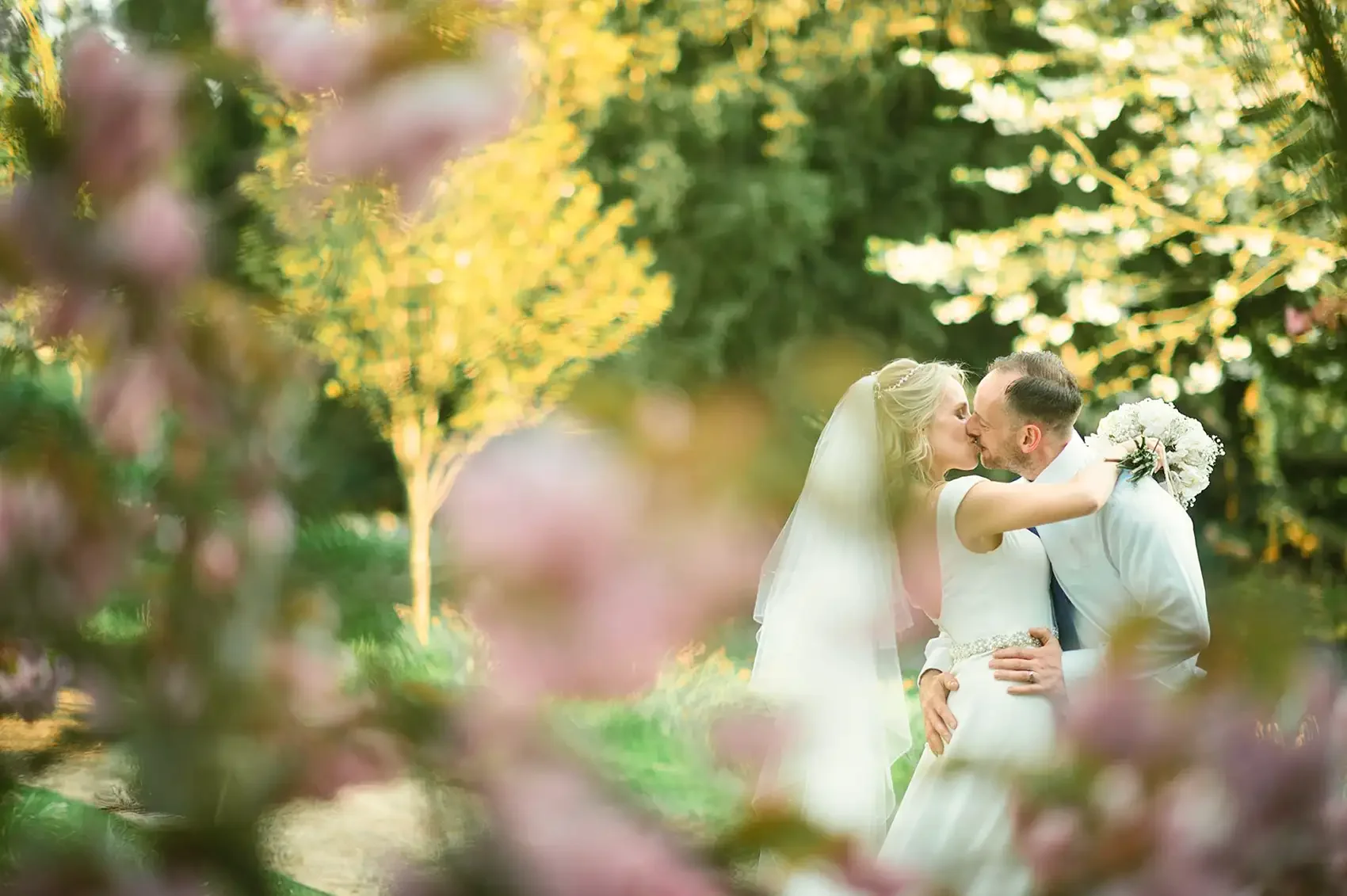 photos at hodsock priory wedding photographer024.webp