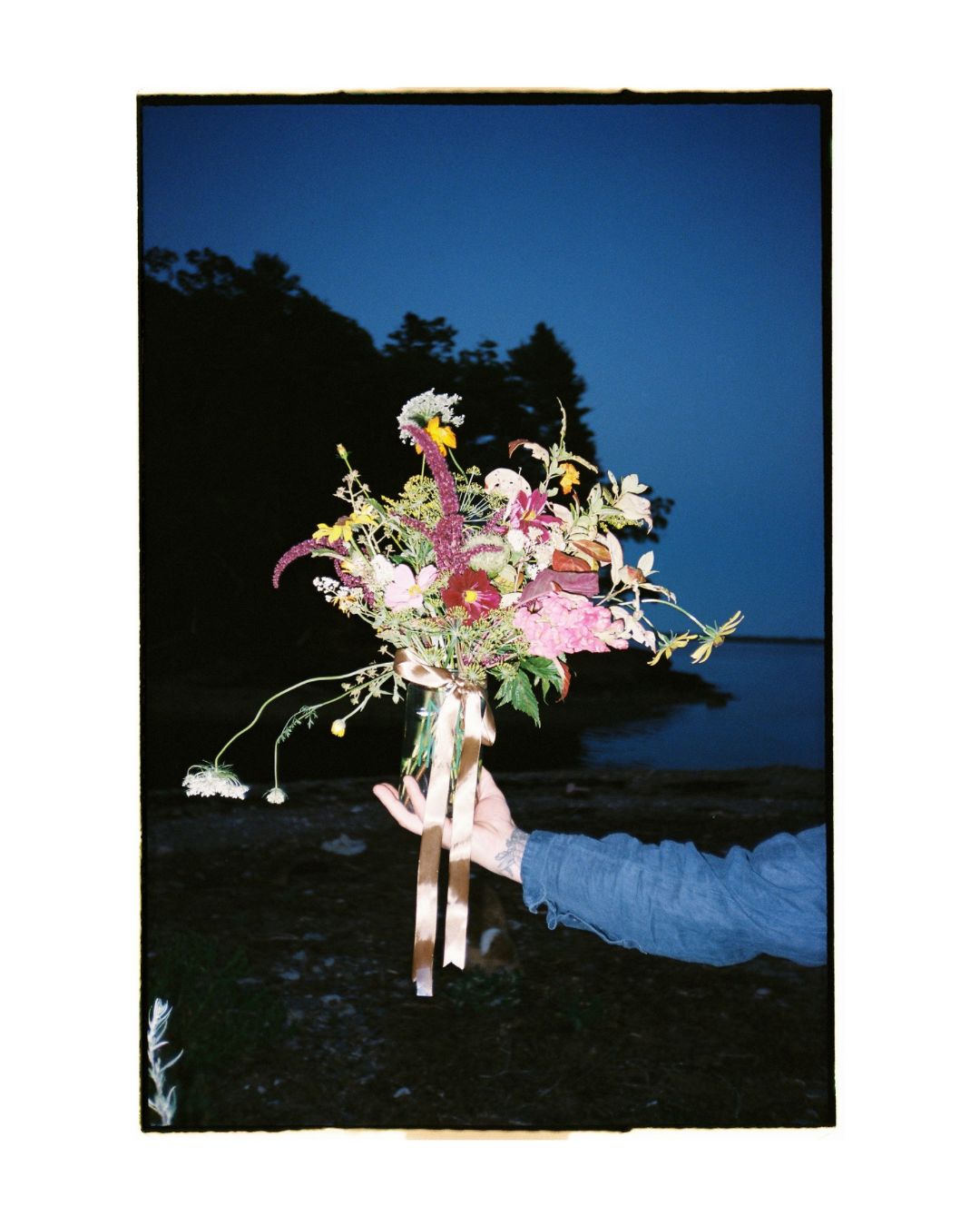 quick backyard bouquet for a friend's beach birthday, with ribbon of course 