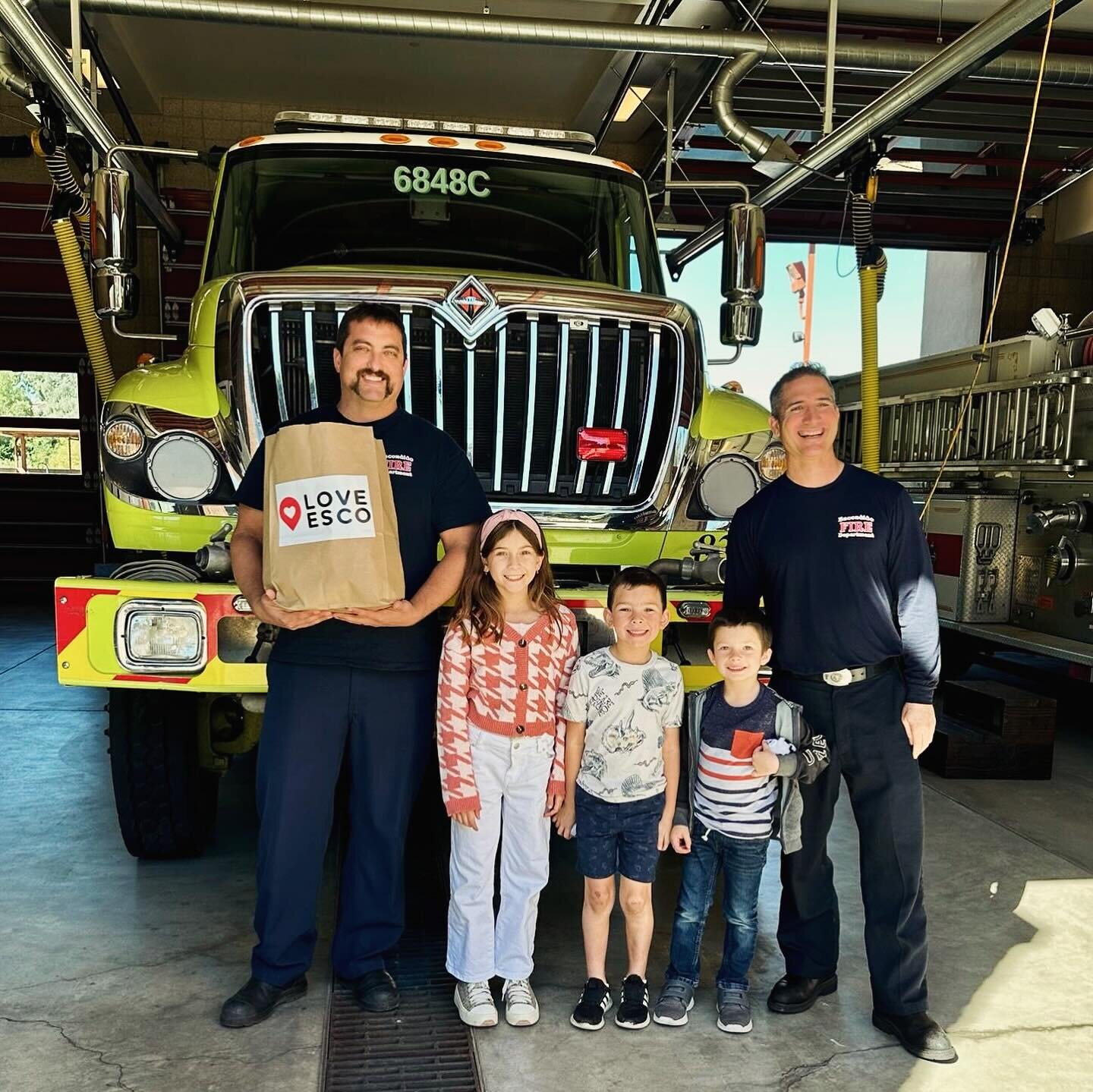 🍪💖 Big shoutout to the awesome kids and parents who made, dropped off, and delivered 700+ homemade treats baked with love to our amazing first responders! 💪🏼🚒🚓👮&zwj;♂️🧑&zwj;🚒 @escondidofirefighters @escondidopolice thank you for all you do!