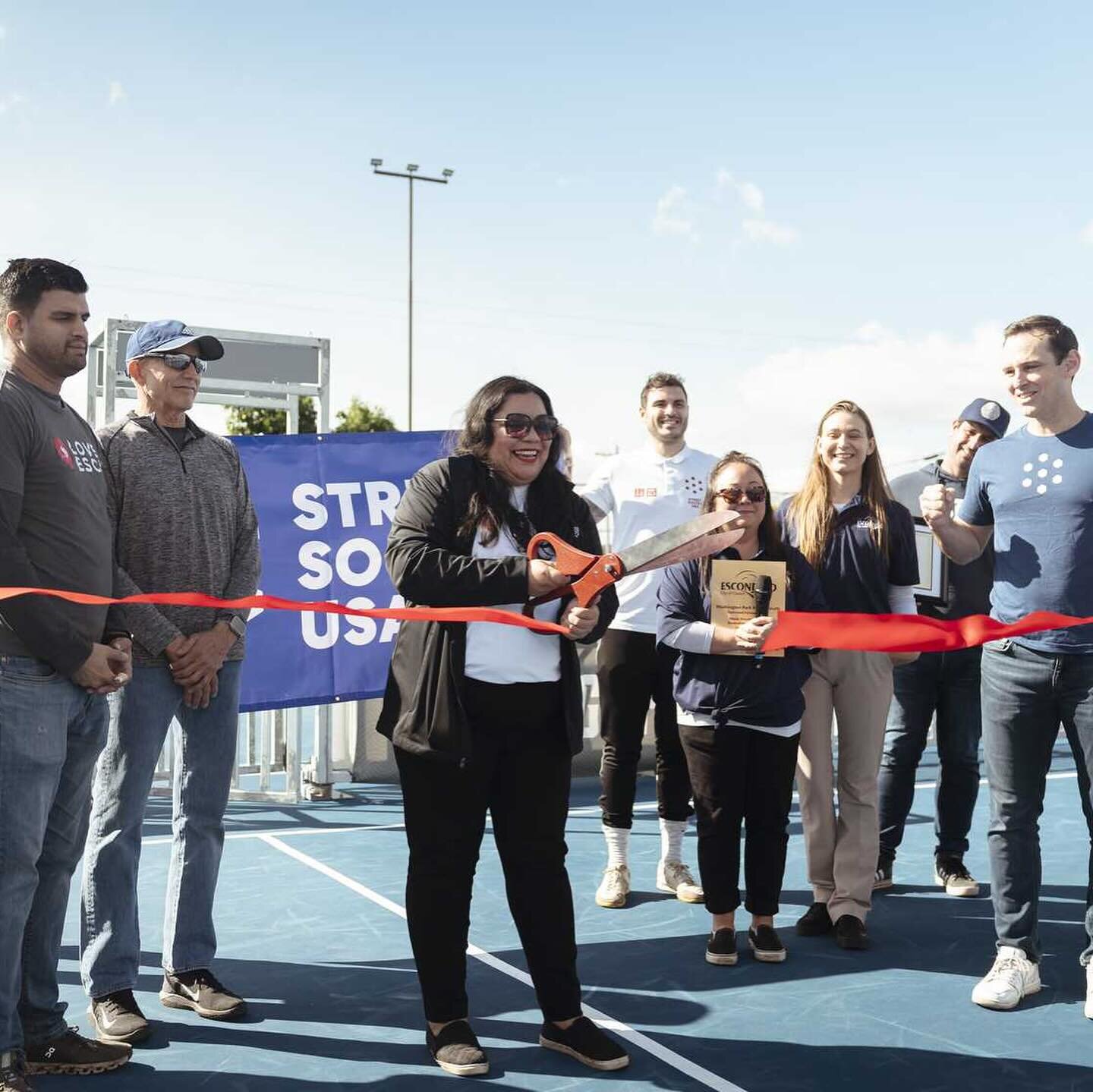 We ❤️ Esco + Futbol ⚽️! The Washington Park Futsal Courts are officially open today at noon, and open daily 8am-10pm! Thank you to @sandiegofc for celebrating the grand opening and ribbon cutting with @cityofescondido on the #chromeballtour, and for 