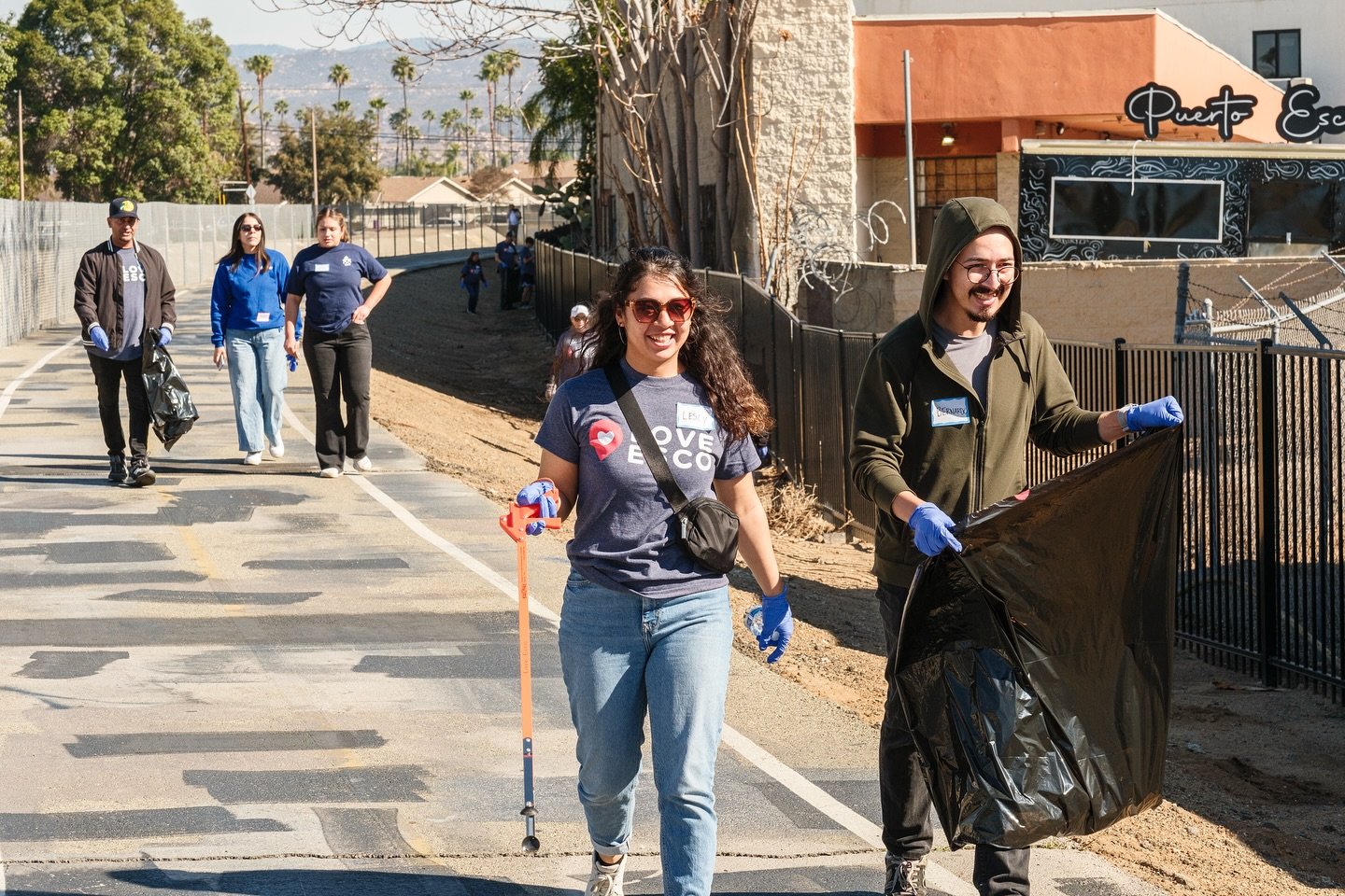❤️💪🏼🥰 Love in action! Thank you to our 750+ volunteers who came out on Love Esco Day to volunteer at the Kickoff Party at @theccae, build gardens at @rocksprings_eusd @eccdc_inc, restore Heritage Garden, restore the @escondido_history_center Santa