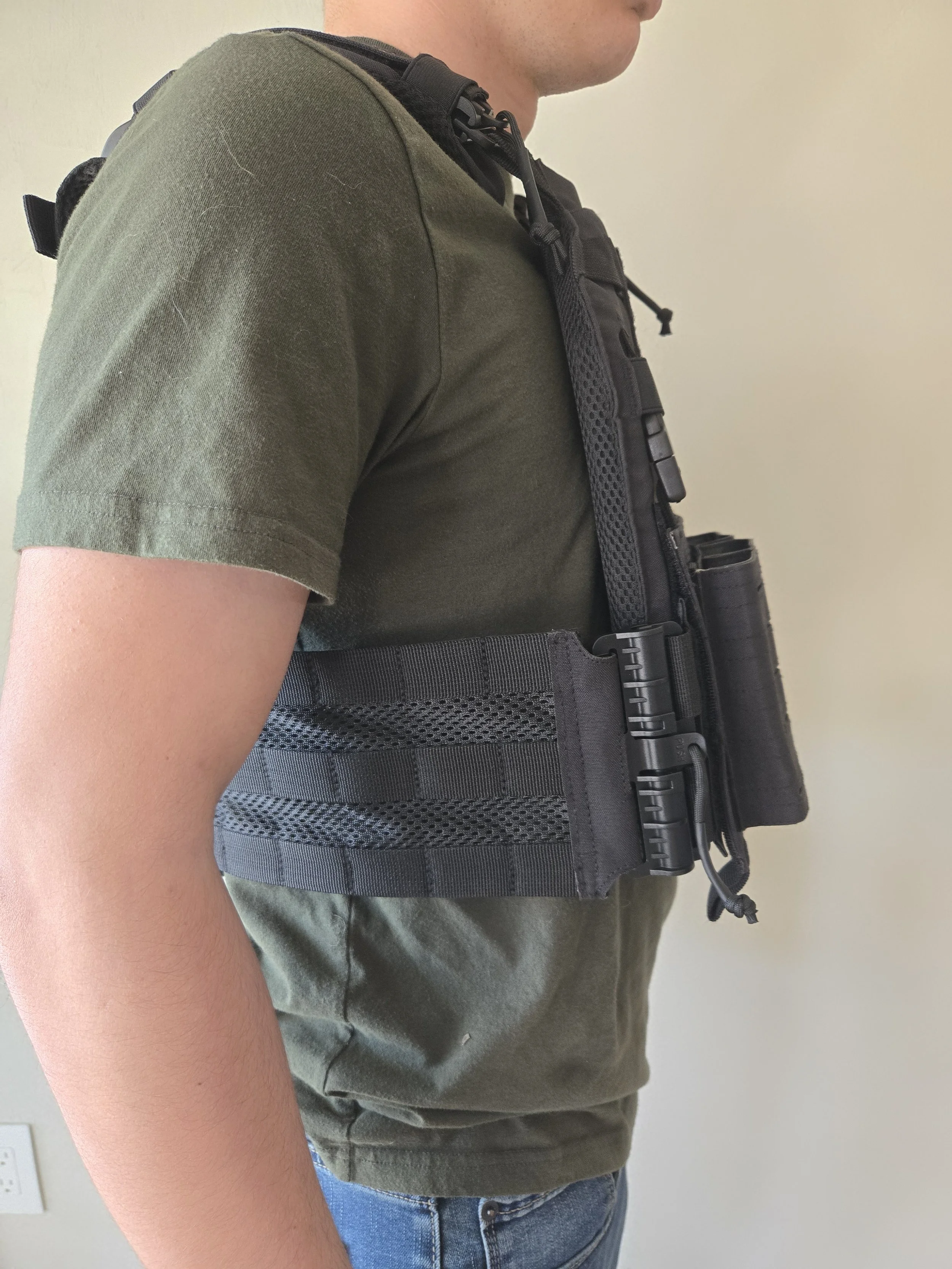 Side view of plate carrier showing mesh cummerbund