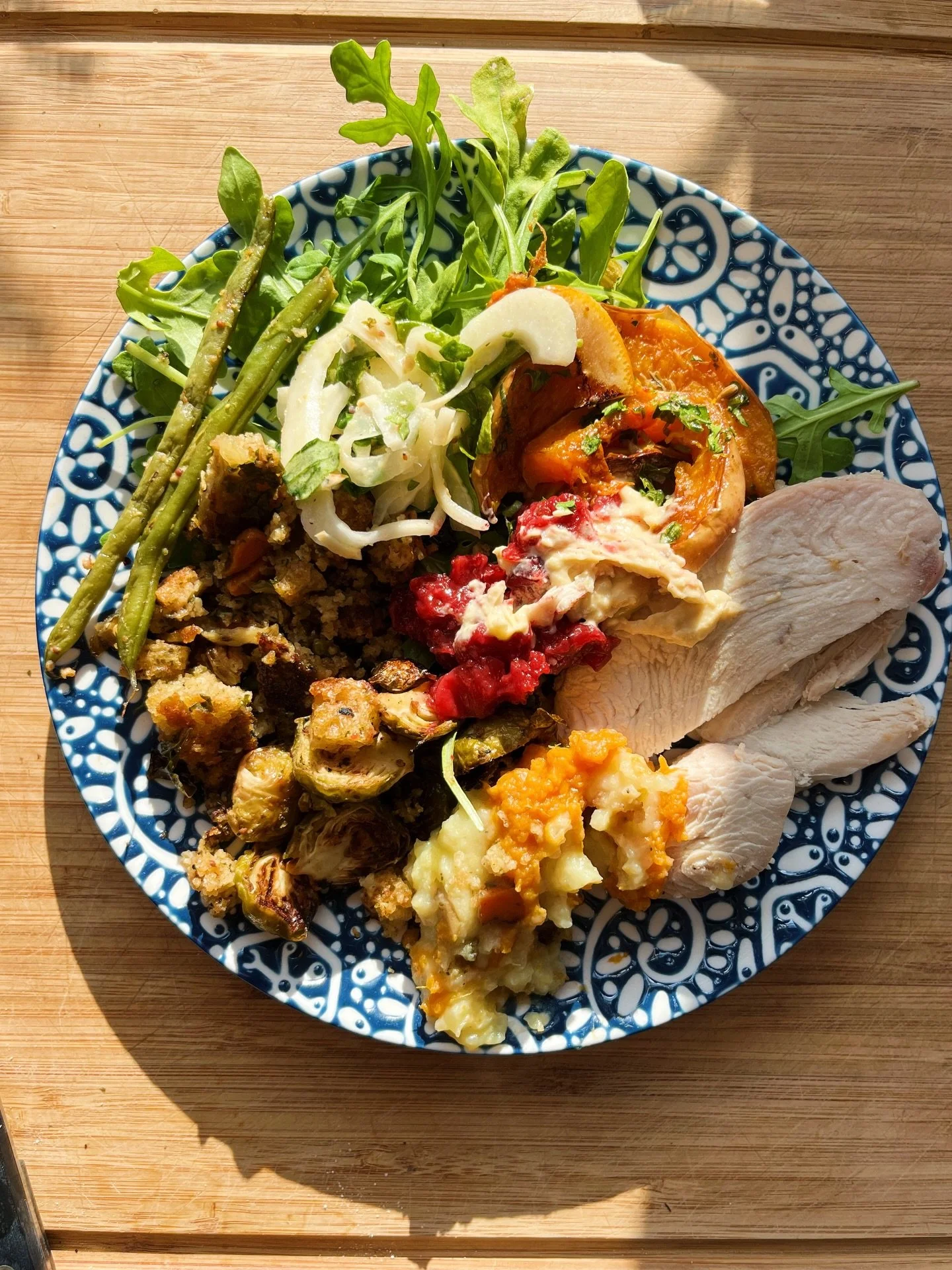 Thanksgiving leftovers, Christmas music in the air 😌 these are some good tidings of comfort &amp; joy