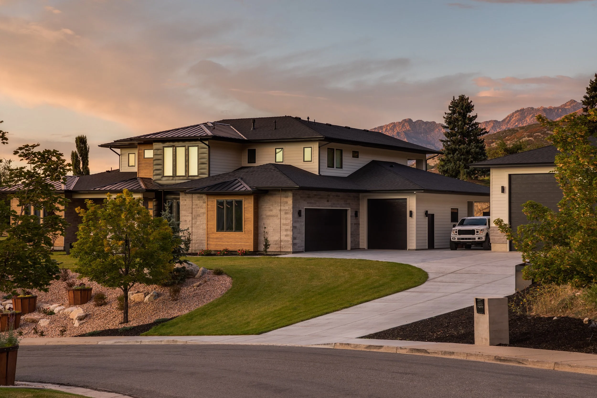 RESIZED TRUCK HOUSE-1.jpg