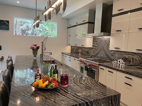 This #modernkitchen turned out absolutely amazing.  So amazing in fact that @artistic_tile came out to photograph it and interview the homeowner. 👉🏻 swipe for additional photo!! #denverkitchendesign #denverkitchendesigner #highglosskitchen @rothliv
