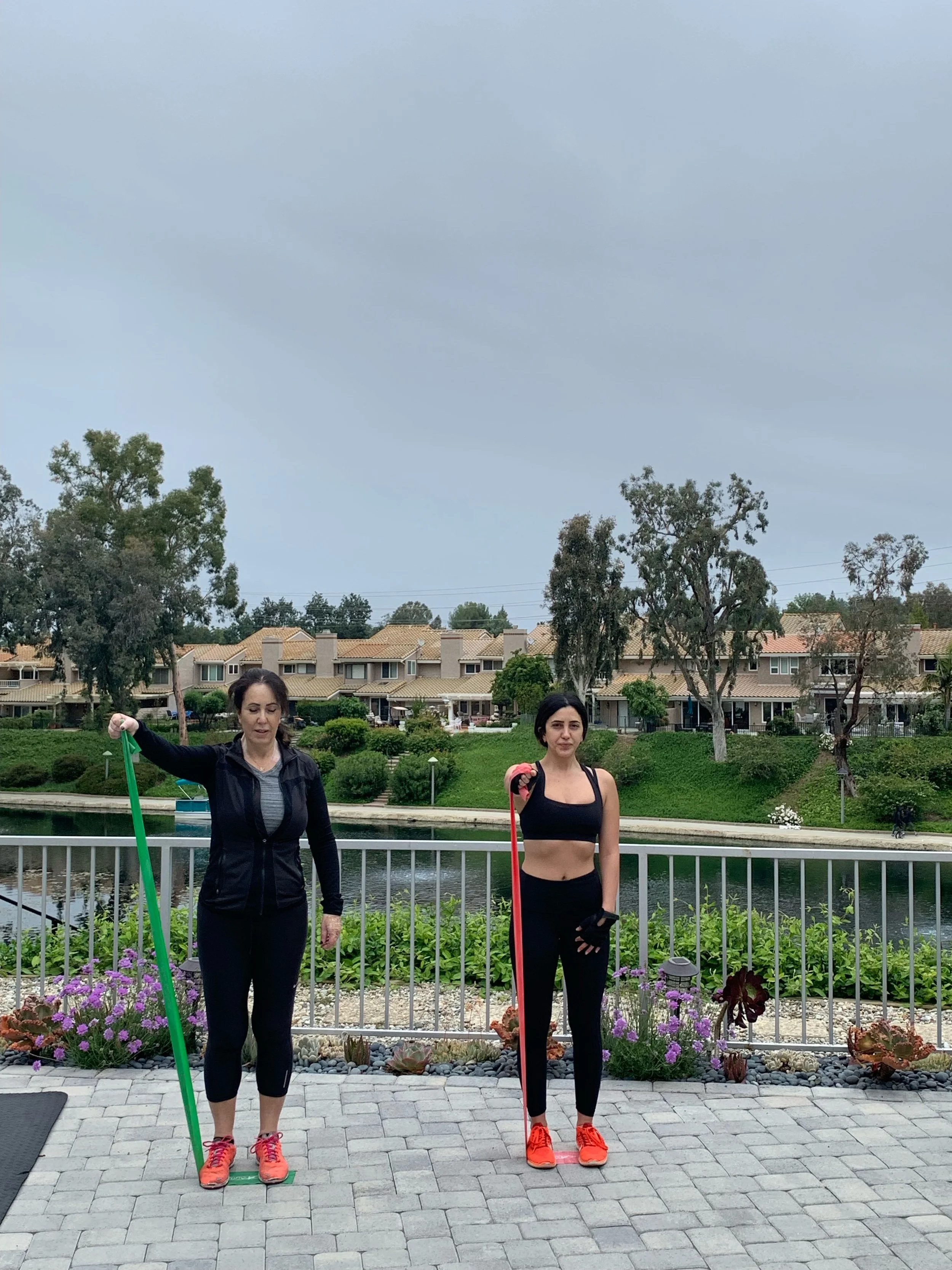 Yael personal trainer - Calabasas California - This is a photo of a client showing a workout durning a group class.