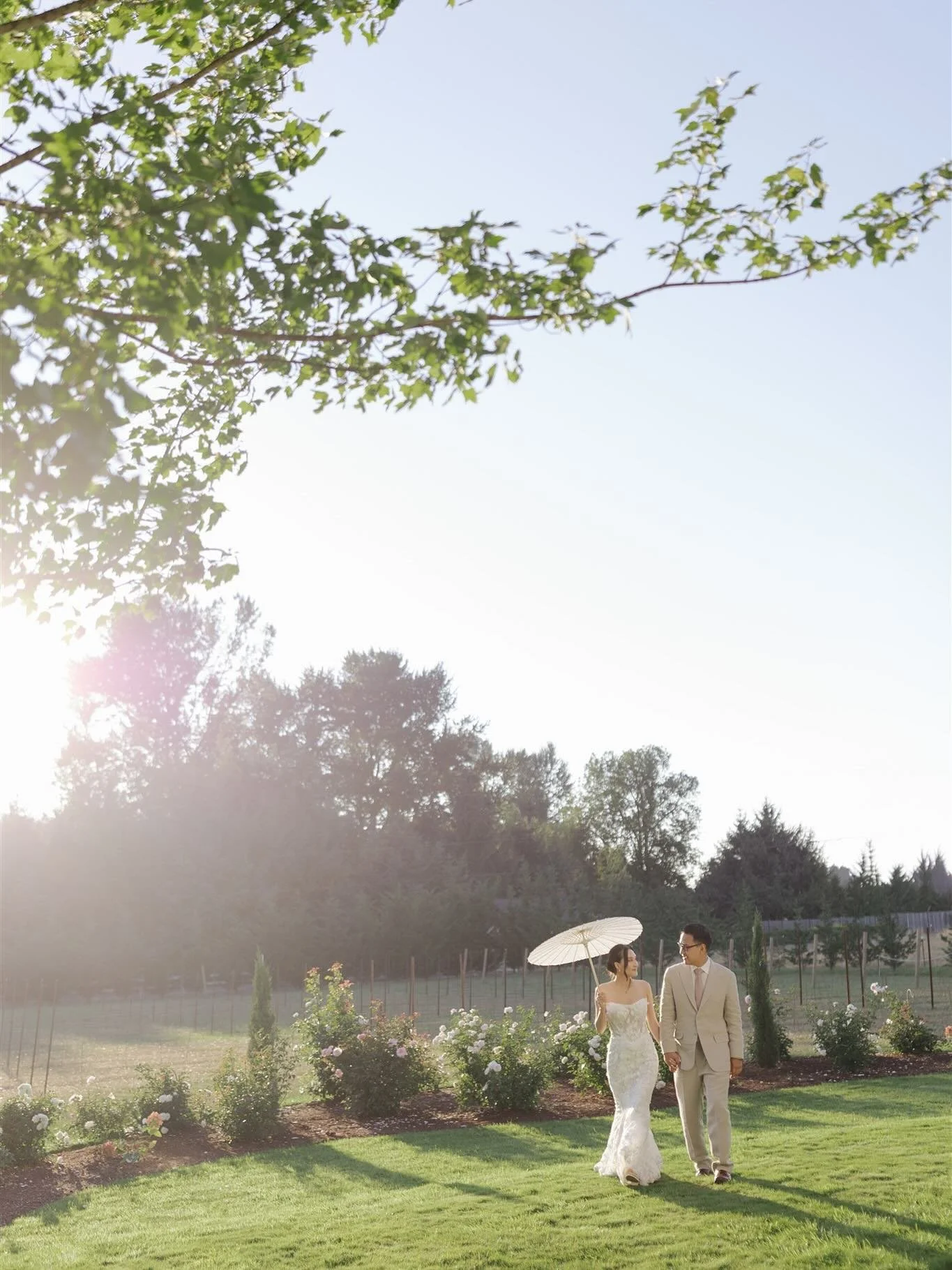 intimate weddings are my fave @charmingestate
•
•
#seattlewedding #portlandbride #oregonwedding #pacificnorthwestlove #seattlephotographer #pnwwedding #couplesinlove #weddingvibes #seattlevideography #pacificnwwedding #portlandphotograph
