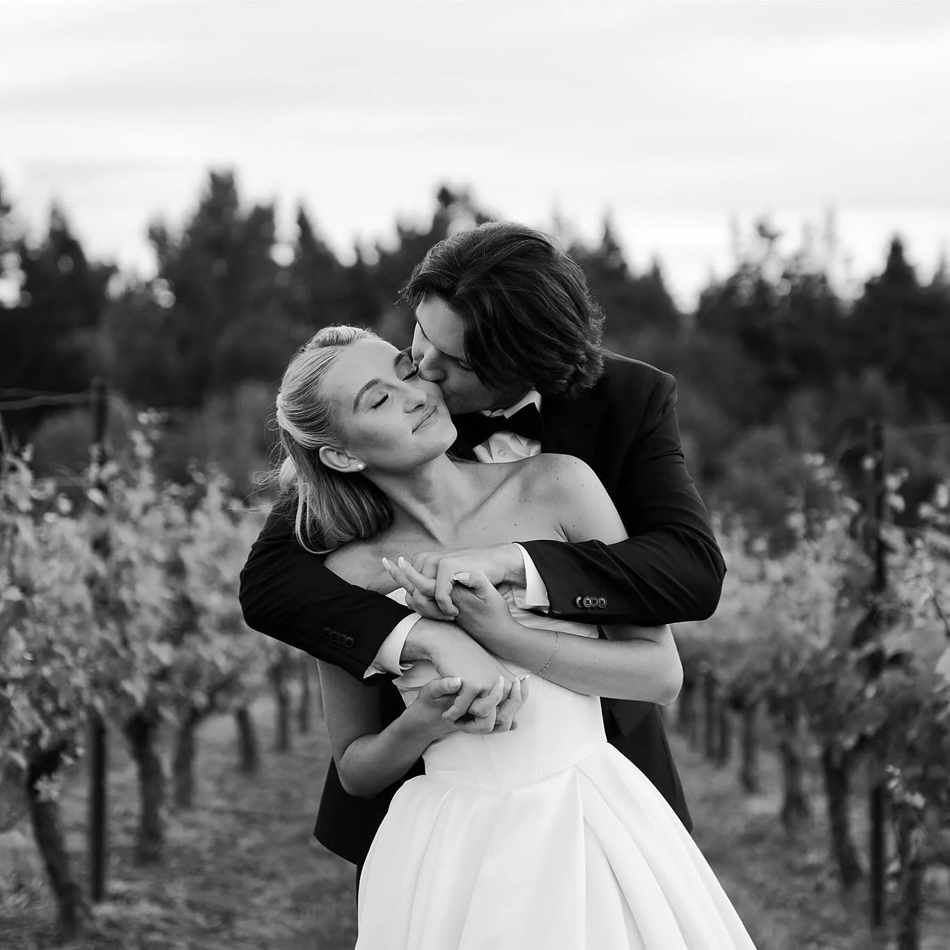 The Rusnak’s | Owsego Hills Winery
#portlandweddingphotographer
#luxuryportlandwedding
#pnwweddingphotographer
#destinationweddingphotographer
#weddingphotographer #weddinginspiration #destinationwedding #nycwedding #luxurywedding #weddingphot