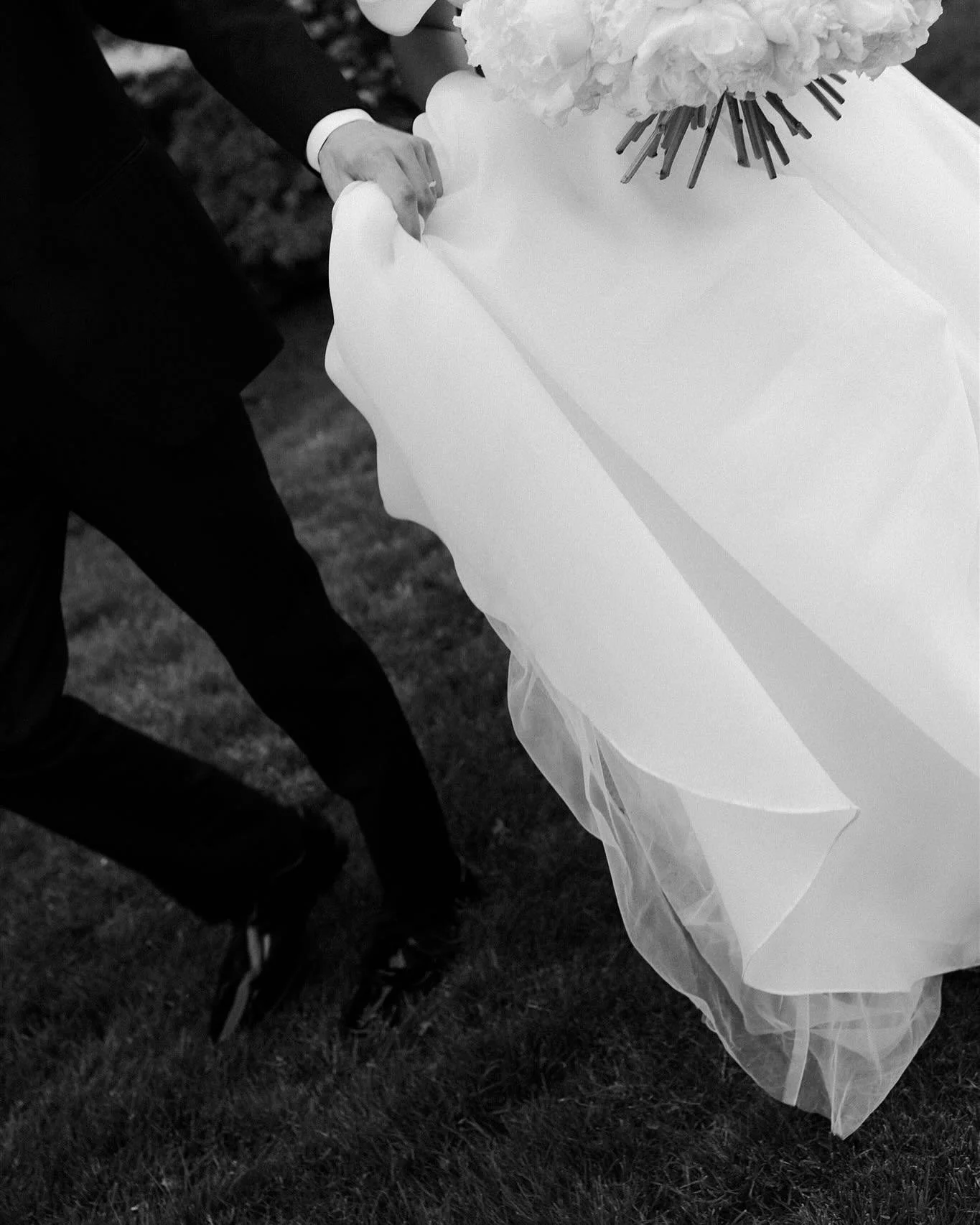 Daria &amp; Eli 🥂

#seattlewedding #portlandbride #oregonwedding #pacificnorthwestlove #seattlephotographer #pnwwedding #couplesinlove #weddingvibes #seattlevideography #pacificnwwedding #portlandphotography #oregonbride #weddingstoryteller #portlan