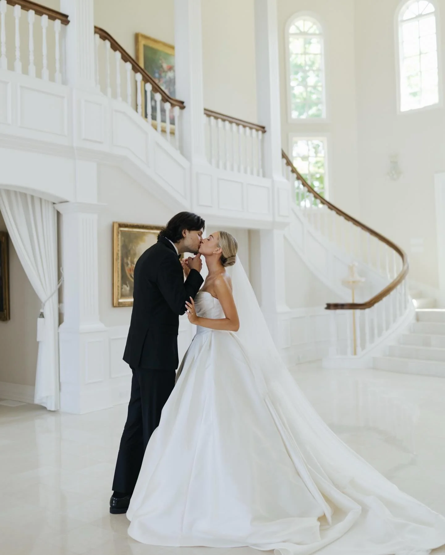 A &amp; K 

First look location @chateau_de_michellia 
Venue @oswegohillswinery 
Floral @lavande_bloom