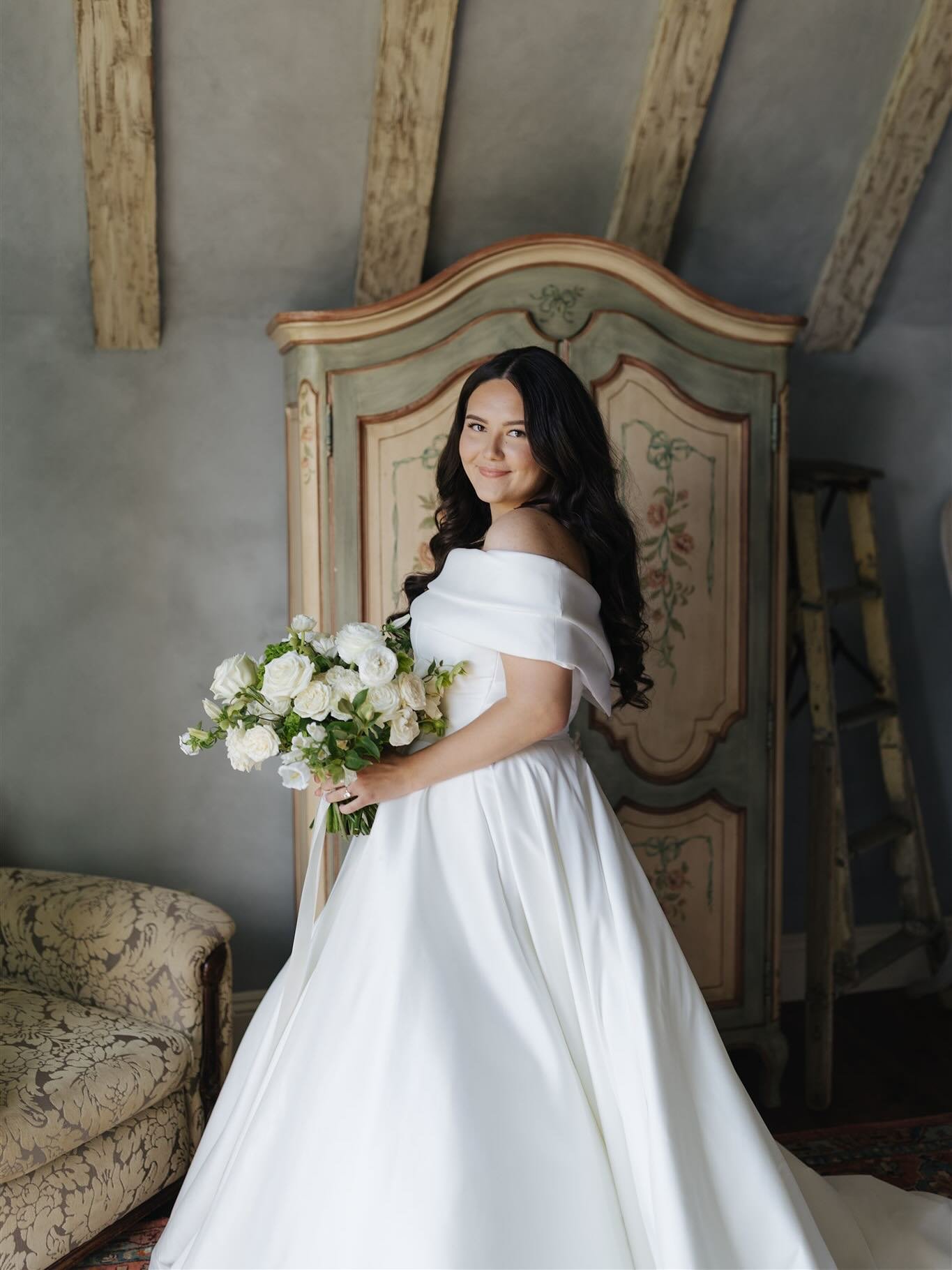 Lana&rsquo;s bridal morning carries the elegance of a Renaissance masterpiece 🤍

Venue @chateaudelis 
Planning and design: @thecoordinator.alina
Florals: @floraltouchpdx
Reception/ceremony backdrop: @victoria.luxuryevents
Photo: @lizimages
Second ph