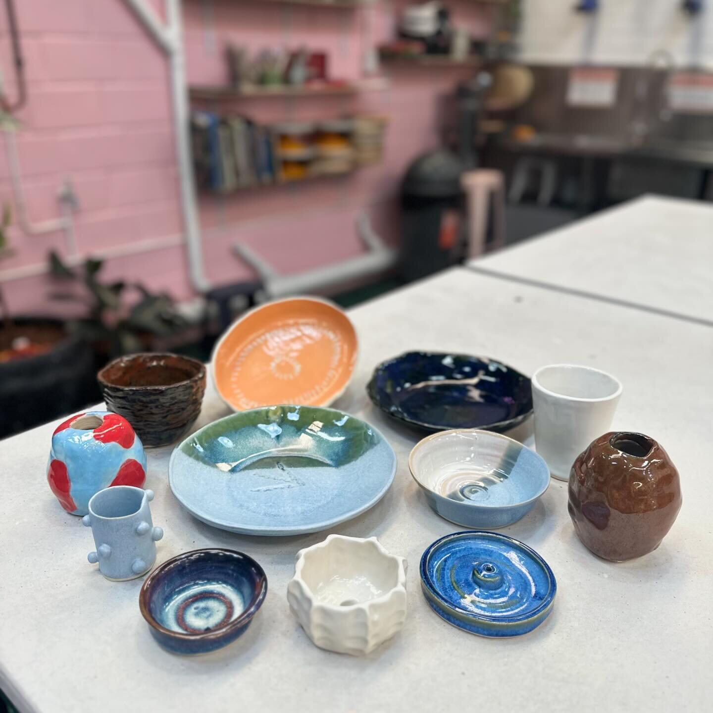 ☺️A couple of pretties from the kiln. 
If you&rsquo;d like to make your own collection check out our upcoming courses!

👉🏼 6 Week Intro to Cermaics - Exploring Handbuilding, Wheel Work &amp; a range of surface decoration techniques. 
👉🏼 6 Week Wh