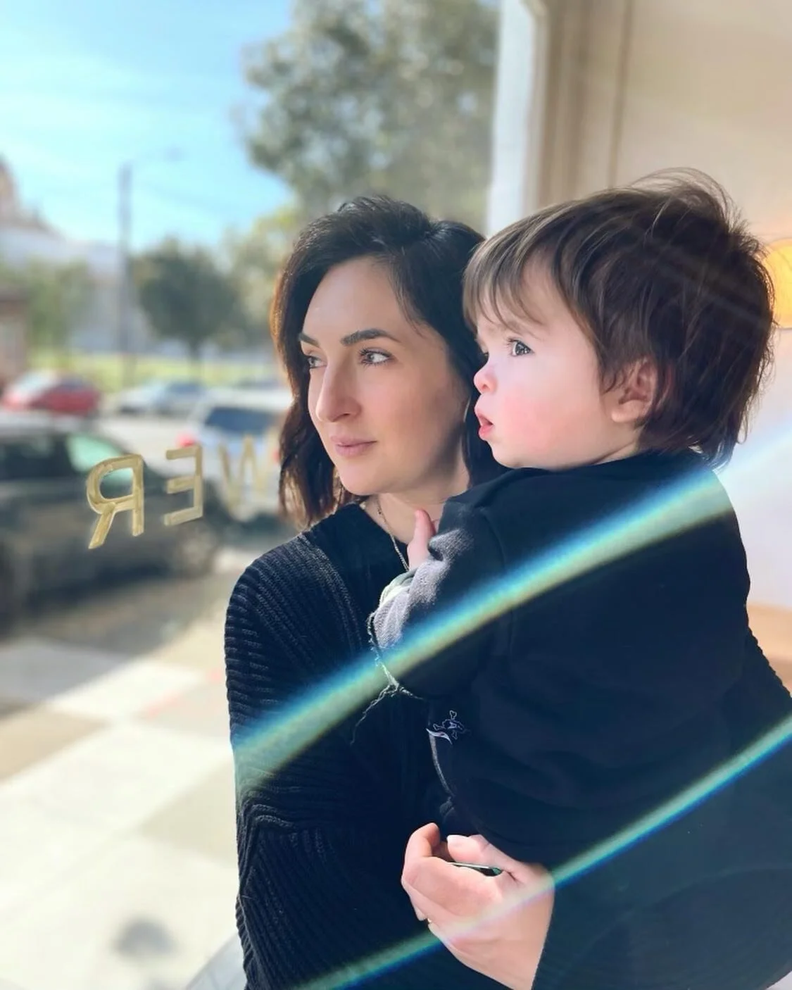 Sunny Saturday at the studio 🌼 
Big chop for Michaela and a little bang trim for Thaine.
📸: @tedore 

Drycut by @sarahannejordan 
Color by @sassyyjules 

#flowerhairstudiosf #sfhairstylist #stylechange #spring #drycut #color #balayage #may11hairoil