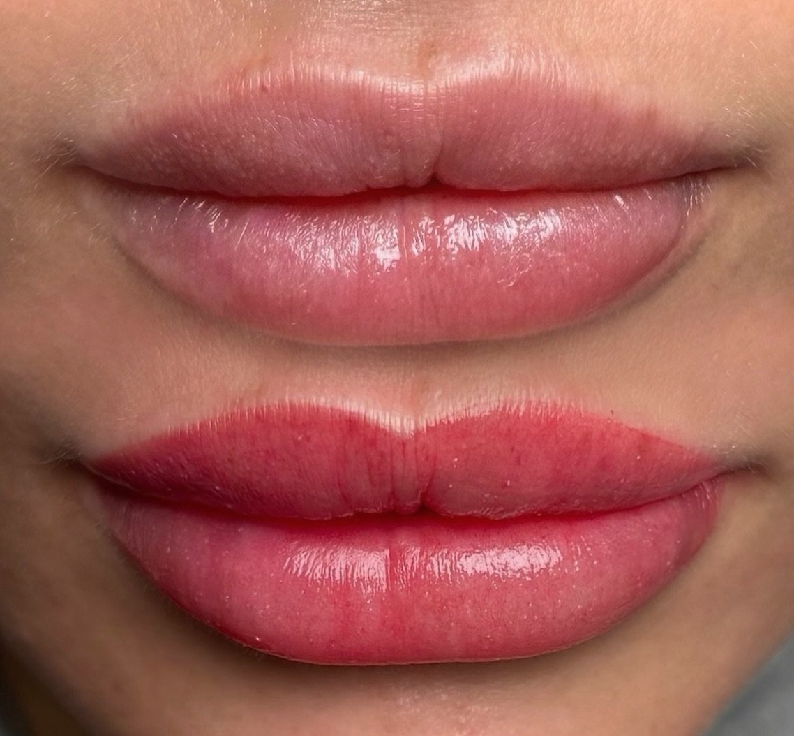 Pout 🤝🏼 pigment &mdash; using the new collection by @tesstattoo x @everafterpigments in Cherry Pop &amp; Taffy 👄