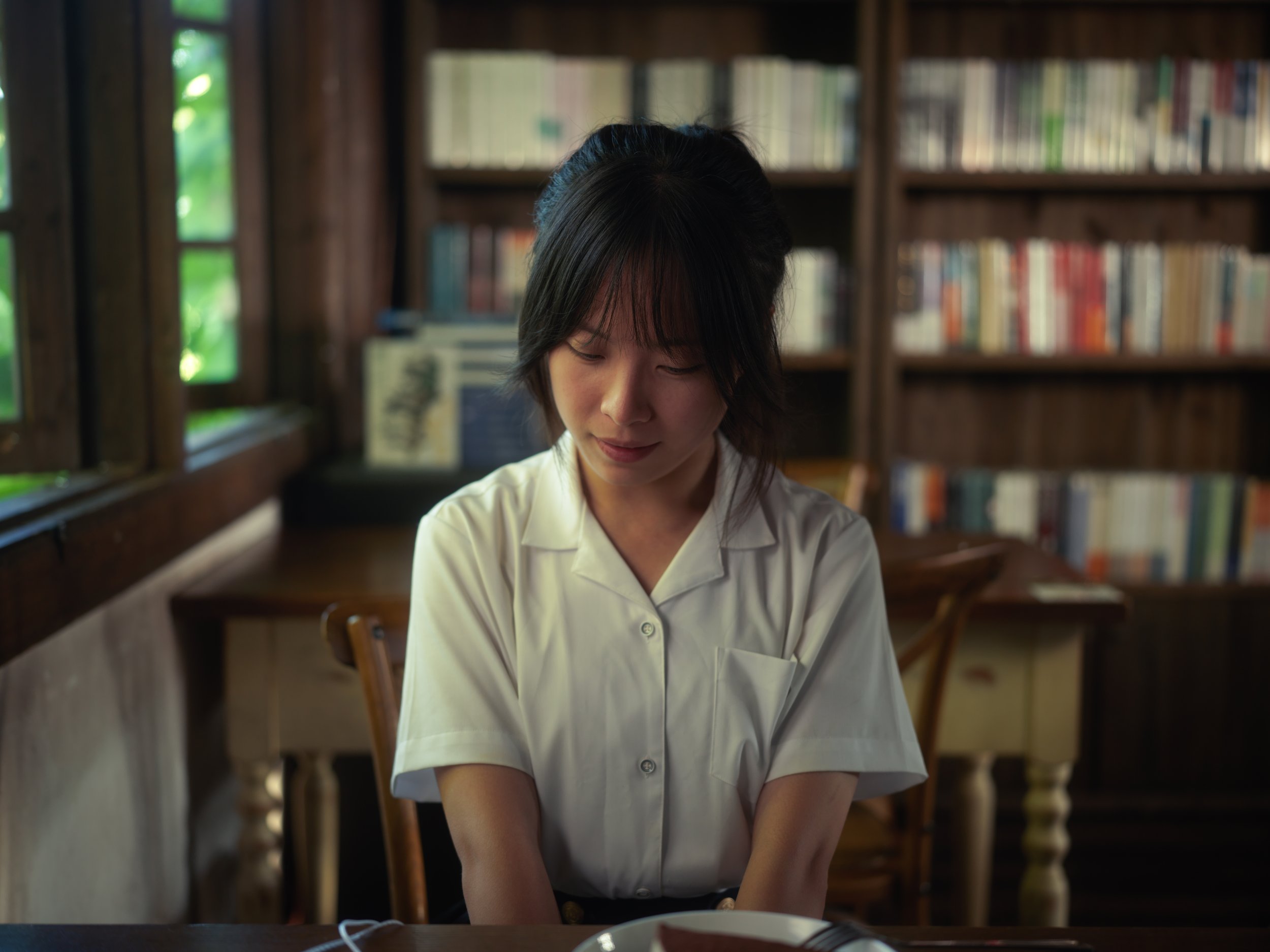 Jiaxin’s Shyness(Image 8): Jiaxin is quiet at home and school. She just realized she had been talking all the time. She shied her face away and turned to look at the cake on the table, which has yet to be eaten.