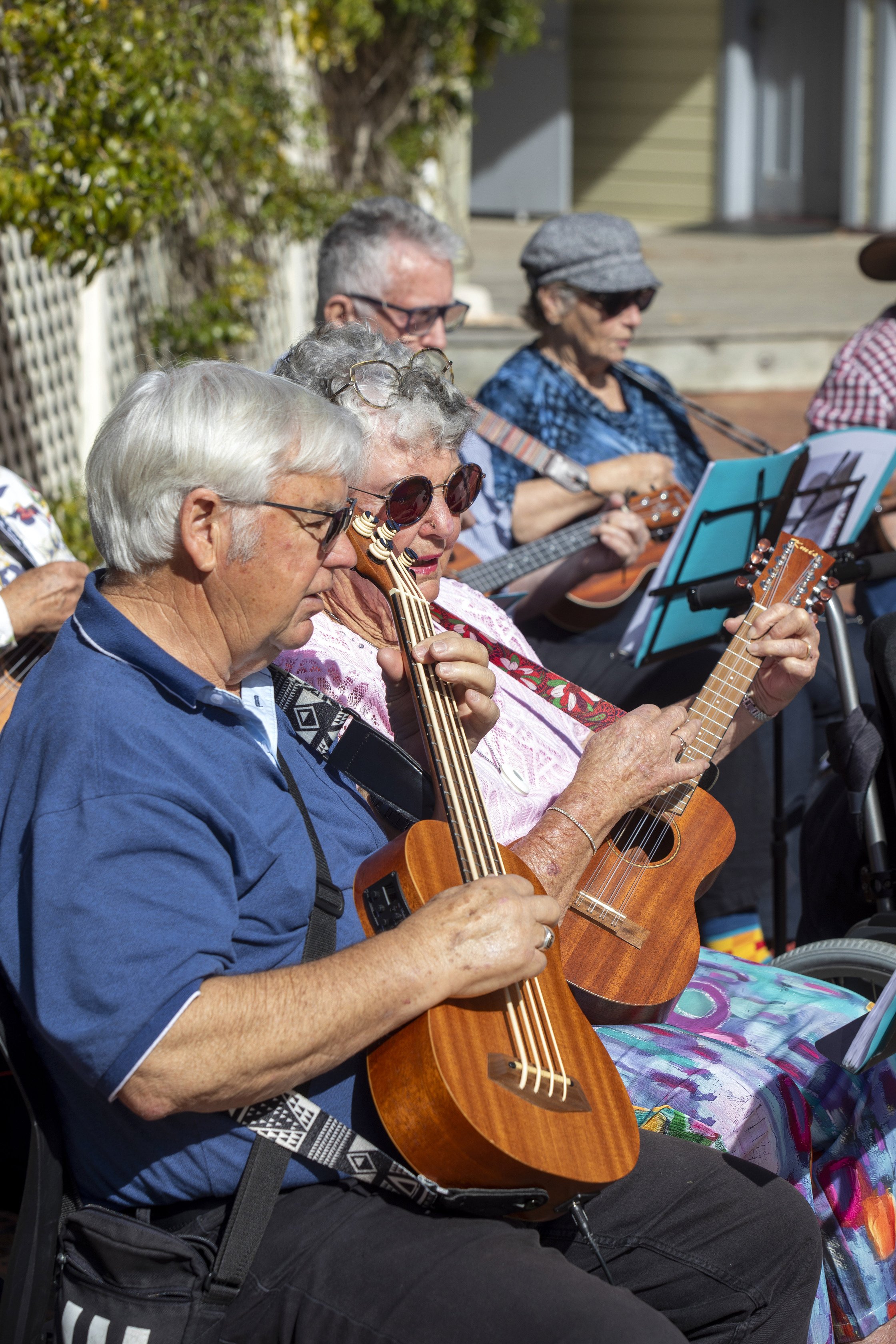 Nelson Hummin' Strummers - Photo credit: Tim Cuff
