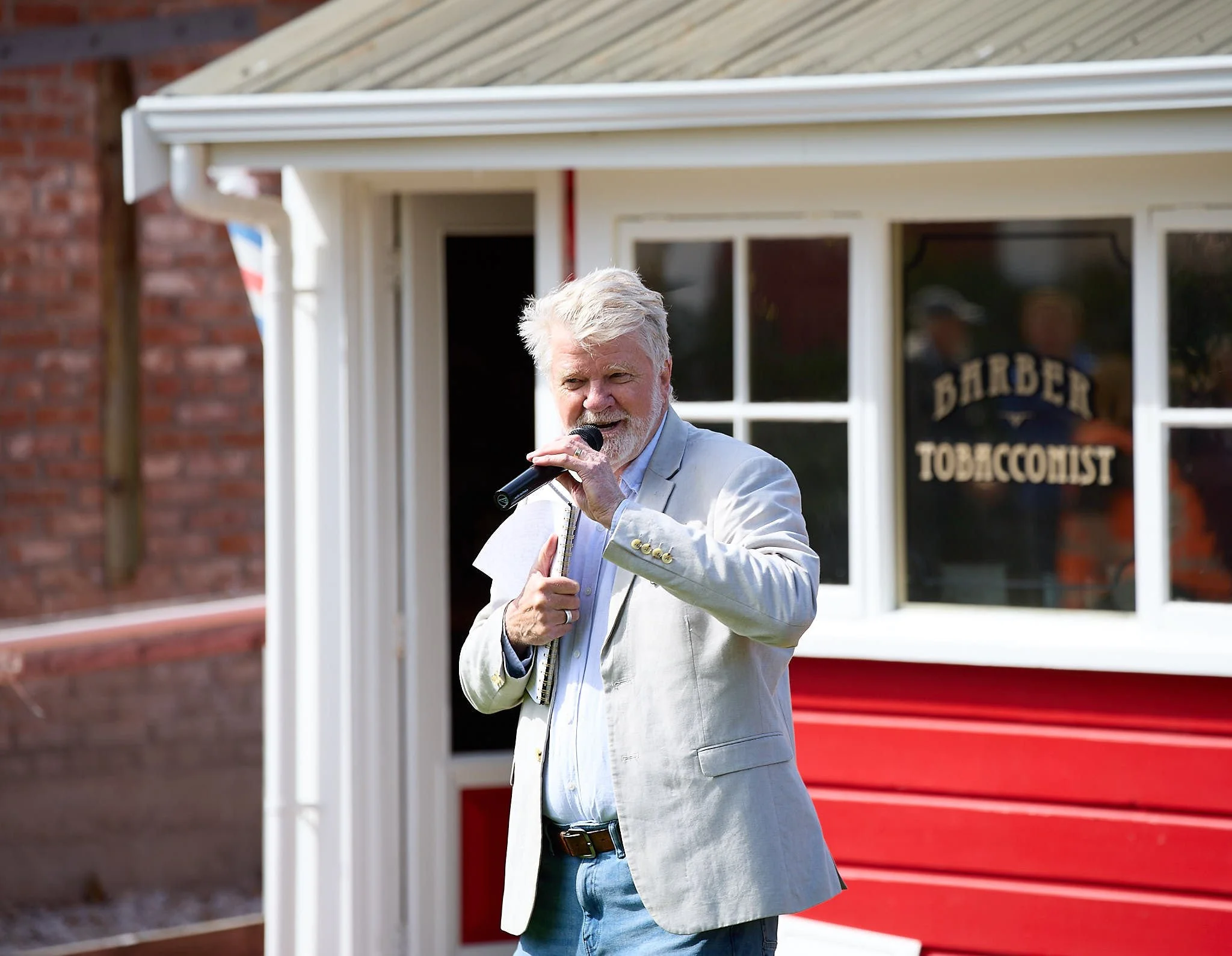 MC Lester Oakes - Photo credit: Sarnim Dean