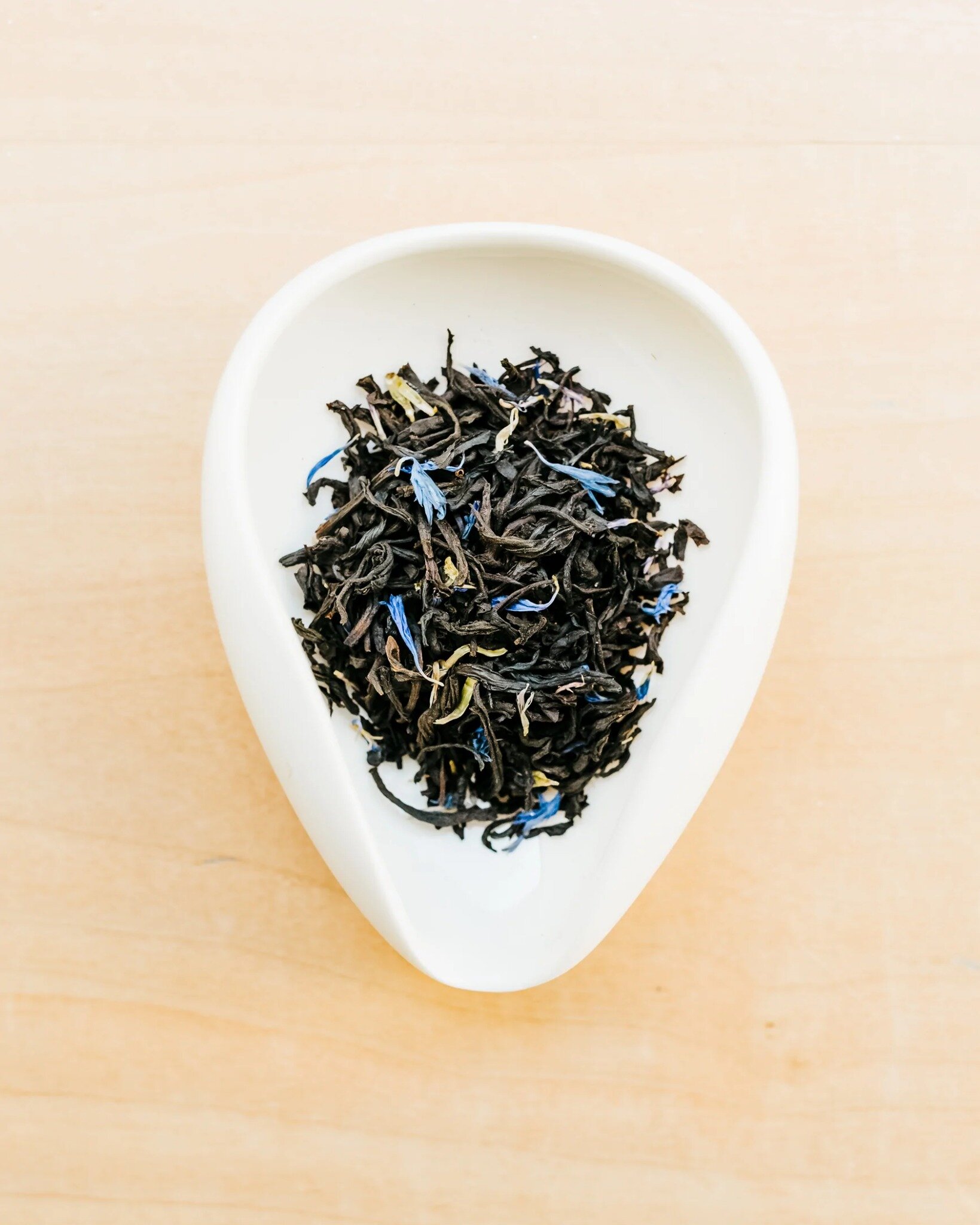 Earl Grey Tea is a whole-leaf tea with added bergamot oil that has been blended with bluecorn flowers for a beautiful and lively tea laden with caramel, citrus, and floral aromas. 
#waypointcoffeeco