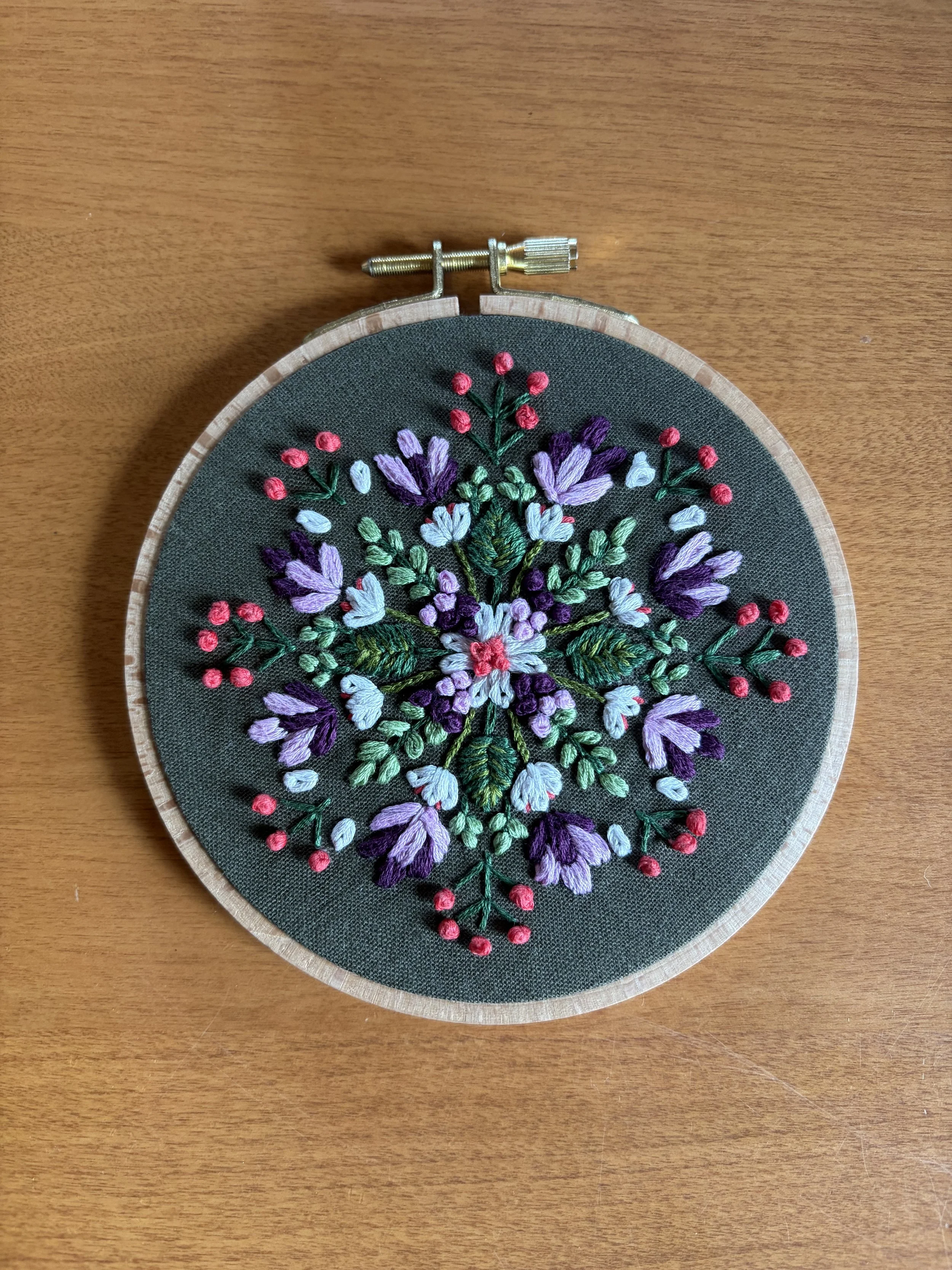 "Mandala" (projet du livre "Ma broderie nature") par Marie-Eve D.