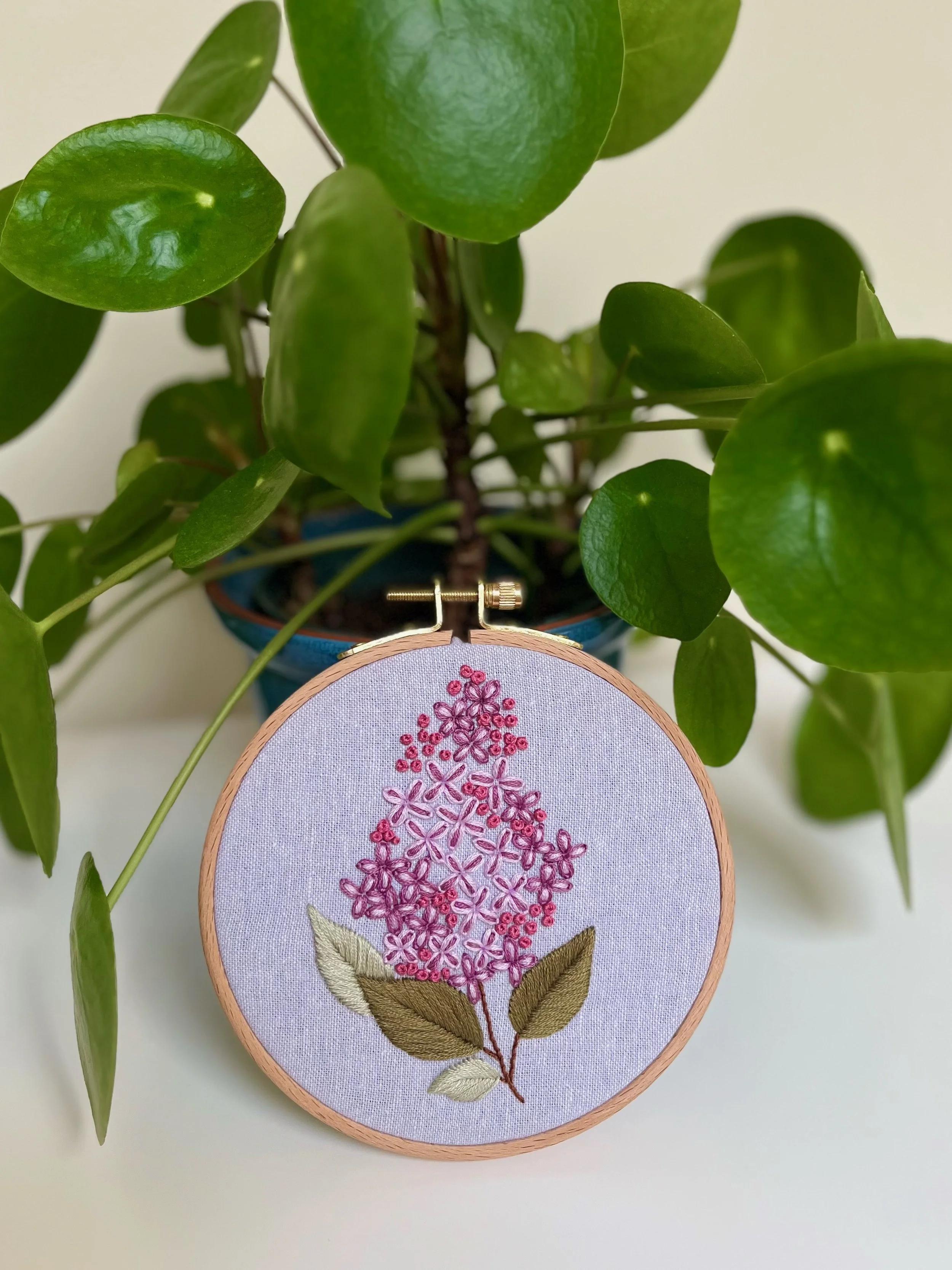 "Lilas" (patron du livre "Ma broderie nature") par Amélie N.