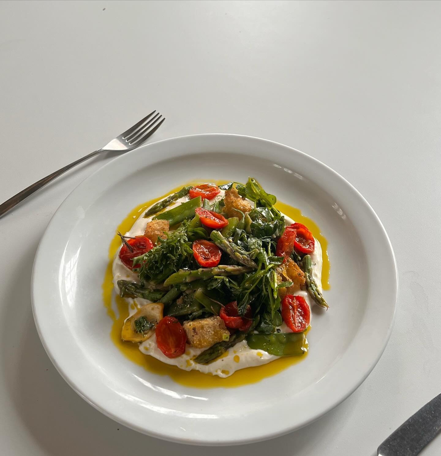 A moment for today&rsquo;s starter 🥗 

Spring Panzanella Salad 

🌎🫶

#surplusingredients #zerowaste #communitykitchen