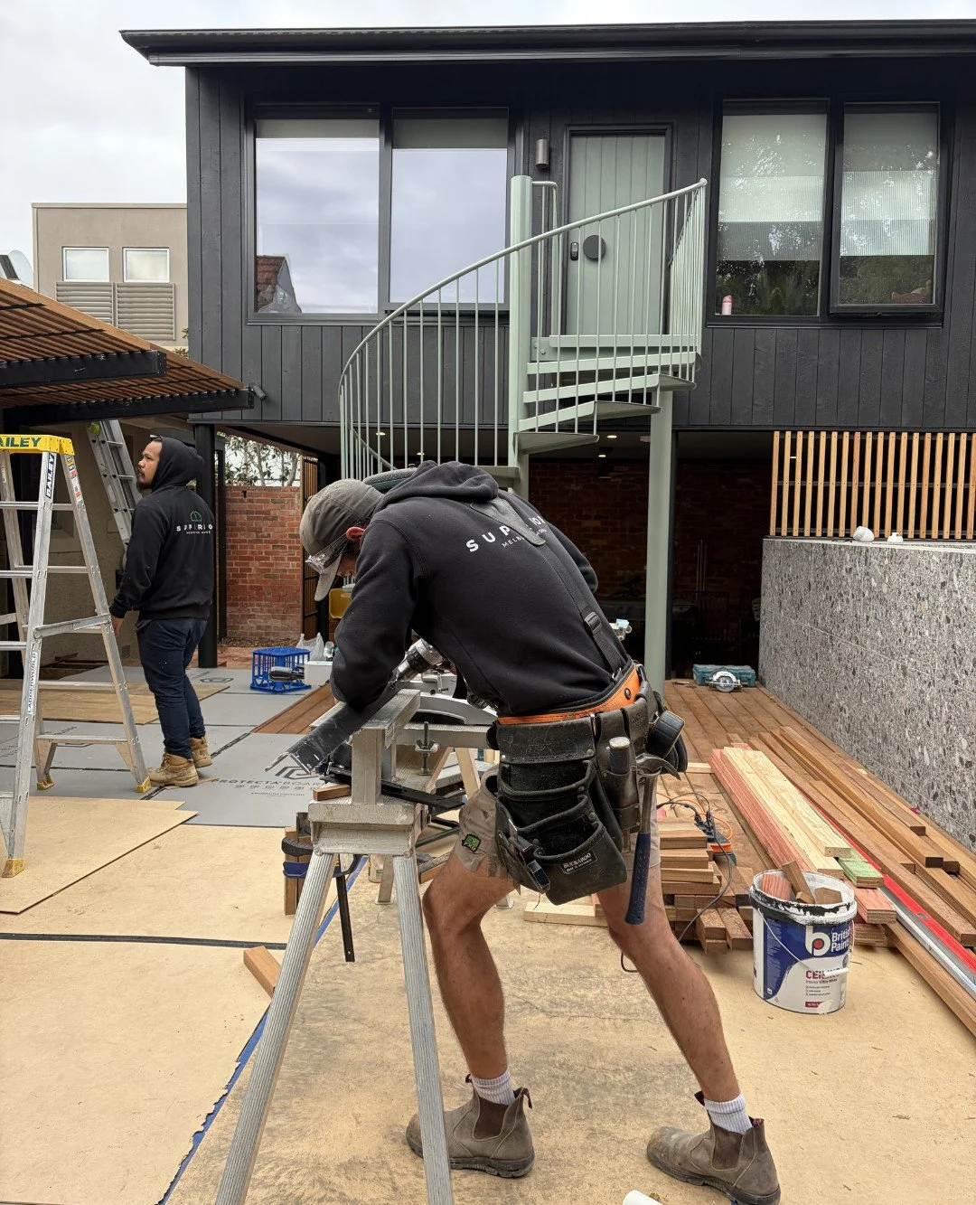 Once a project is done, it's hard to stay away.

The boys have been on site at our previously completed poolhouse project installing the arbour. Timber and steel, this ties in the existing building with new pool house.

Looking forward to showing you
