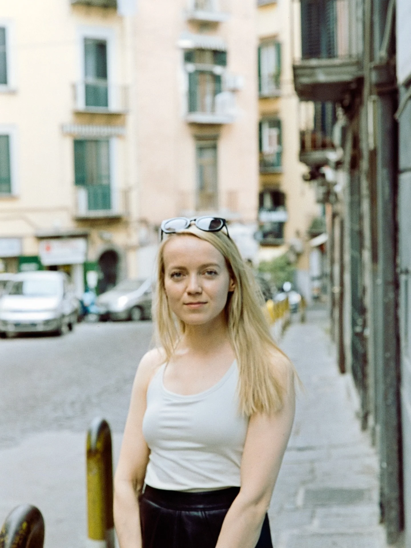 Postaus jollaista en ajatellut koskaan kirjoittavani..

Mutta mun j&auml;rjett&ouml;m&auml;n kokoinen, j&auml;nnitt&auml;v&auml; ja ihana unelma on k&auml;ym&auml;ss&auml; toteen sill&auml; me l&auml;hdet&auml;&auml;n pimeint&auml; aikaa pakoon kuuka