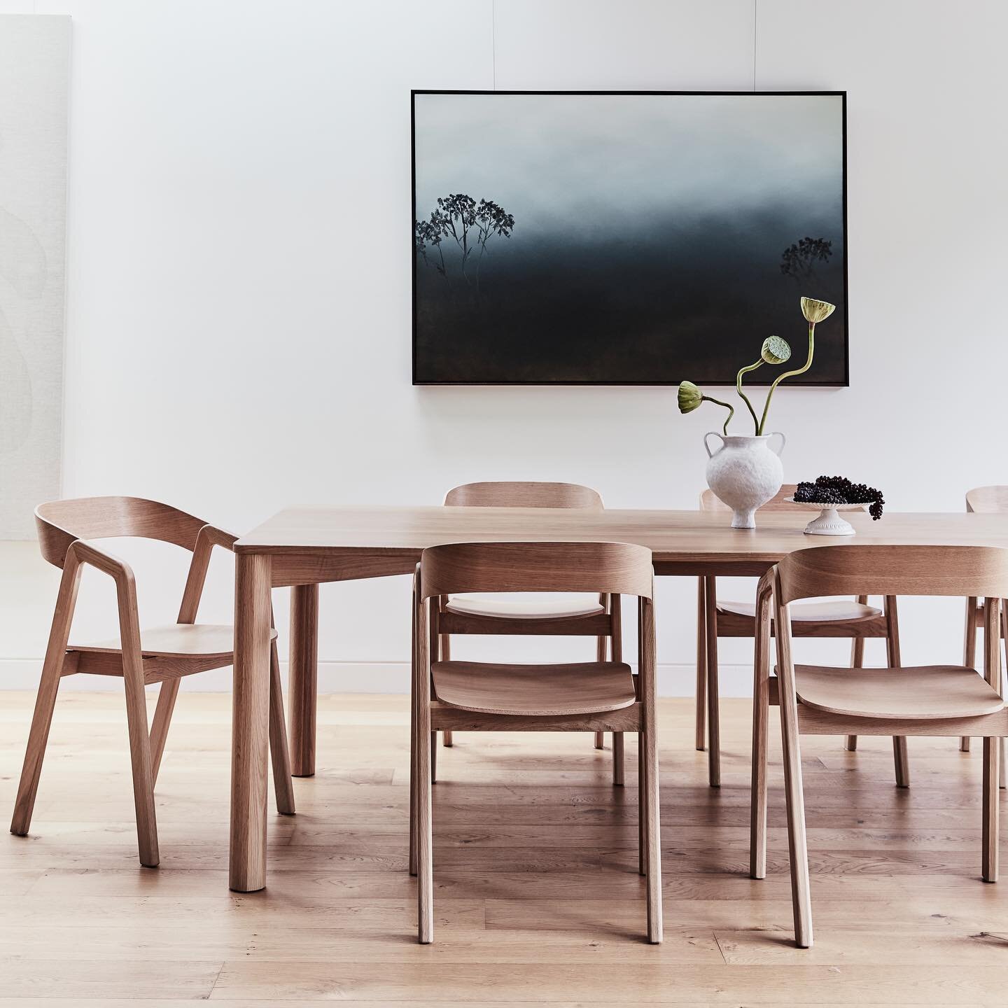 What is my preferred dining table?! I can&rsquo;t go past a timber table for practicality, durability &amp; aesthetics! Pictured here some of the dining spaces in our past projects 🤍 

#diningtable#diningchairs#interiordesignsydney#timbertable