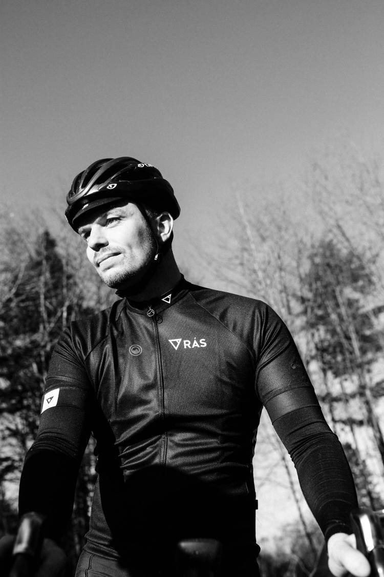 RÁS -  A male cyclist wearing black clothing focussed ahead of a ride