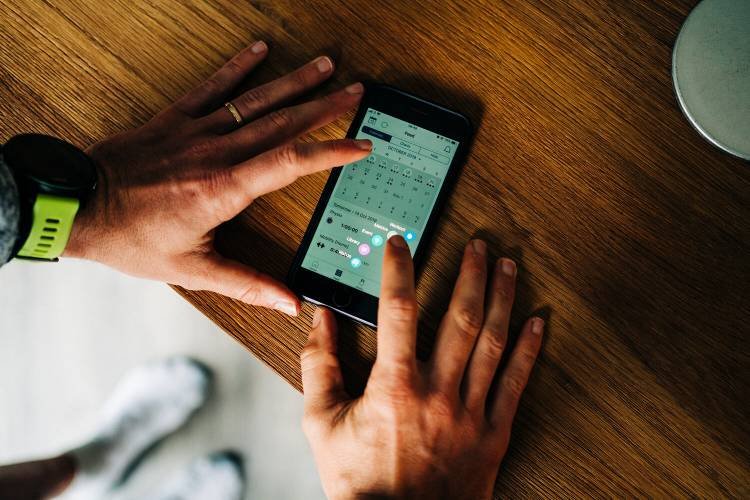 RÁS - Smartphone screen showing app that allows athletes to track performance and goals