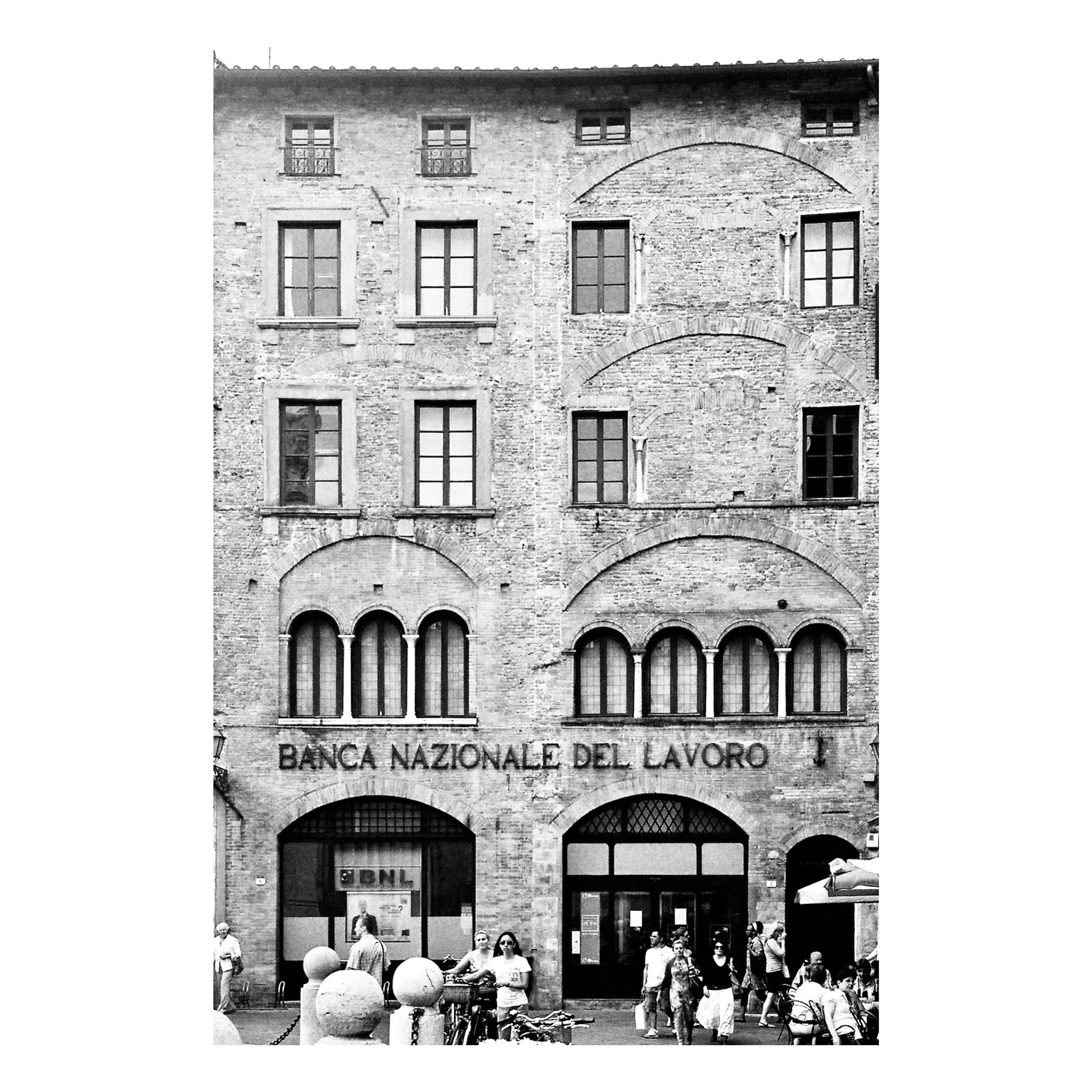 2012.  Bank, Piazza San Michele, Lucca