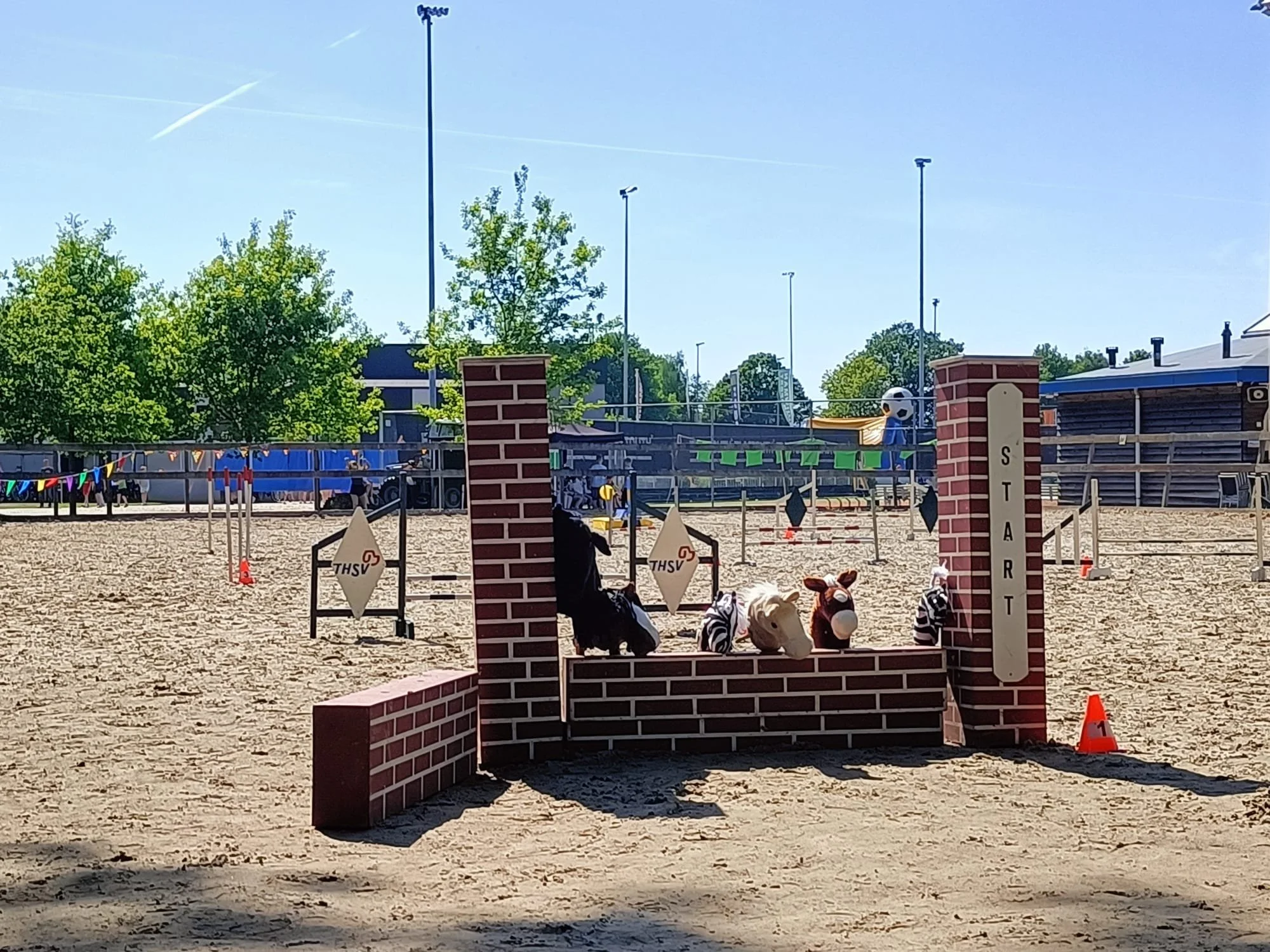 bixie en hobbyhorse wedstrijd