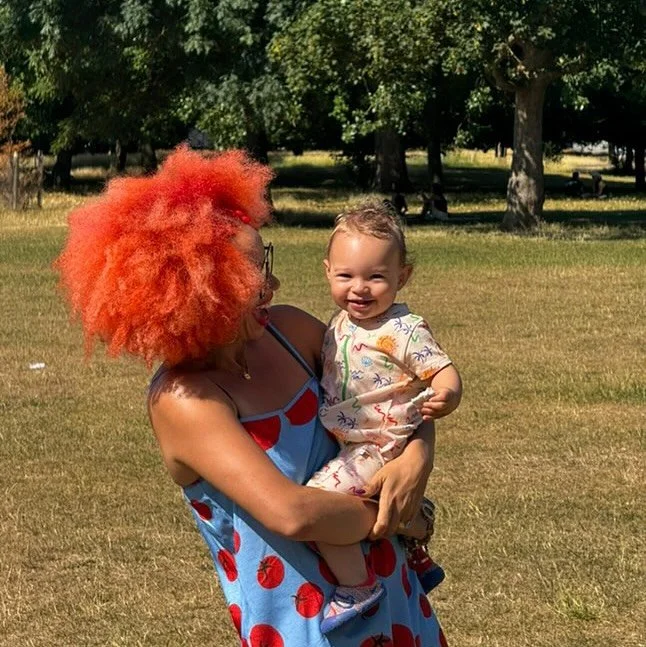 Summer lovin&rsquo;&hellip;sunshine and summer cuddles! 💛☀️

Absolutely adore these gorgeous shots of @iamsadieclayton and little Koa in our latest summer zip suit &mdash; thank you for capturing these sweet moments. It always makes me so happy seei