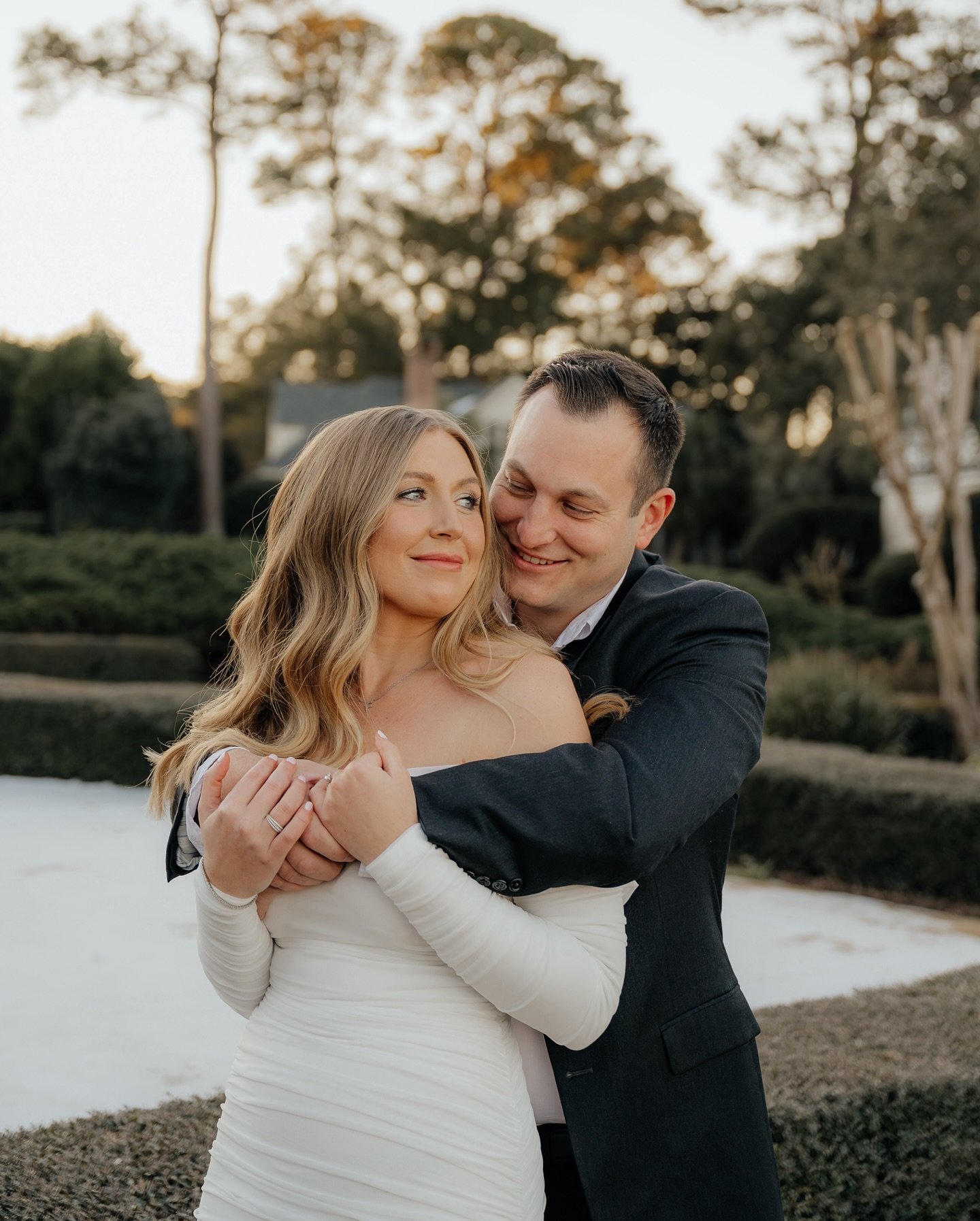 A beautiful, elegant, and classy engagement shoot at the Belfair ✨ 
Loved getting to capture Frank &amp; Amanda&rsquo;s love story!