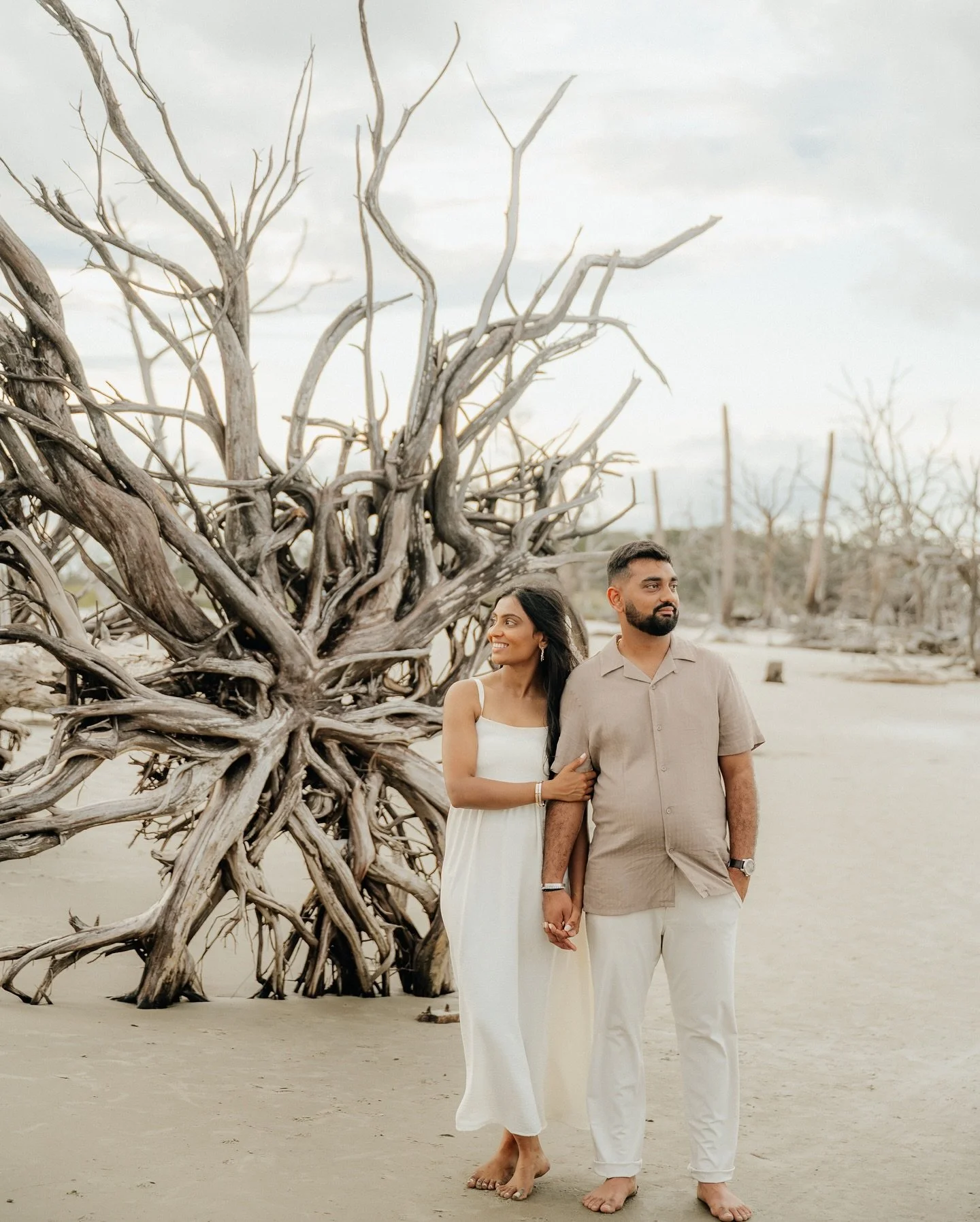Had the chance to photograph the sweetest engagement session at Driftwood Beach and it did not disappoint! Between the dreamy light and the stunning scenery, it felt like pure magic. This session was an absolute dream to capture!! 🌊🕊️