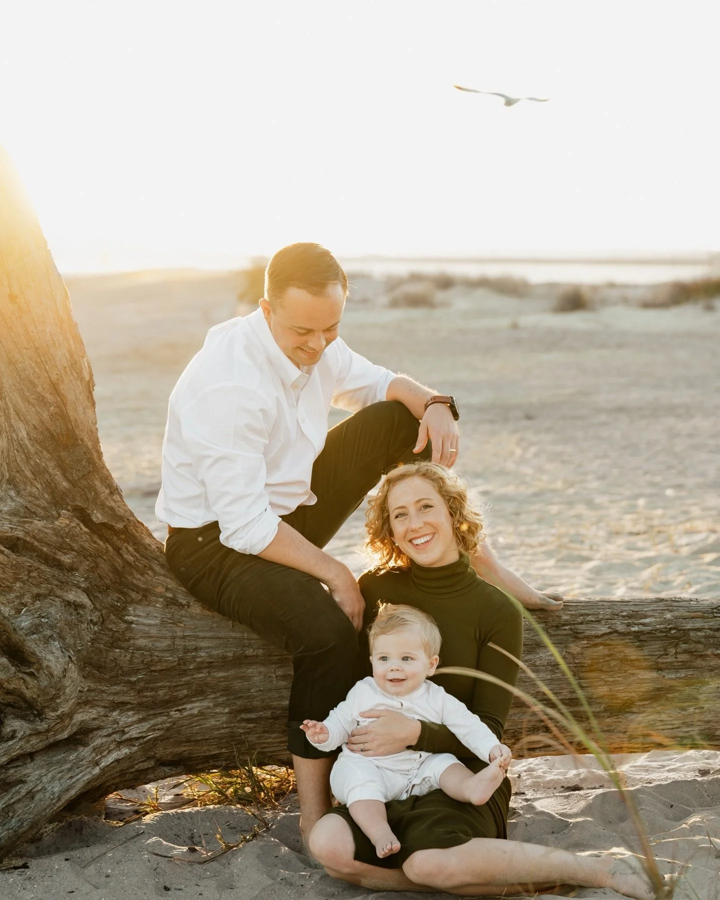 Tybee gave us that warm, glowy light and this little family brought all the smiles 🌞