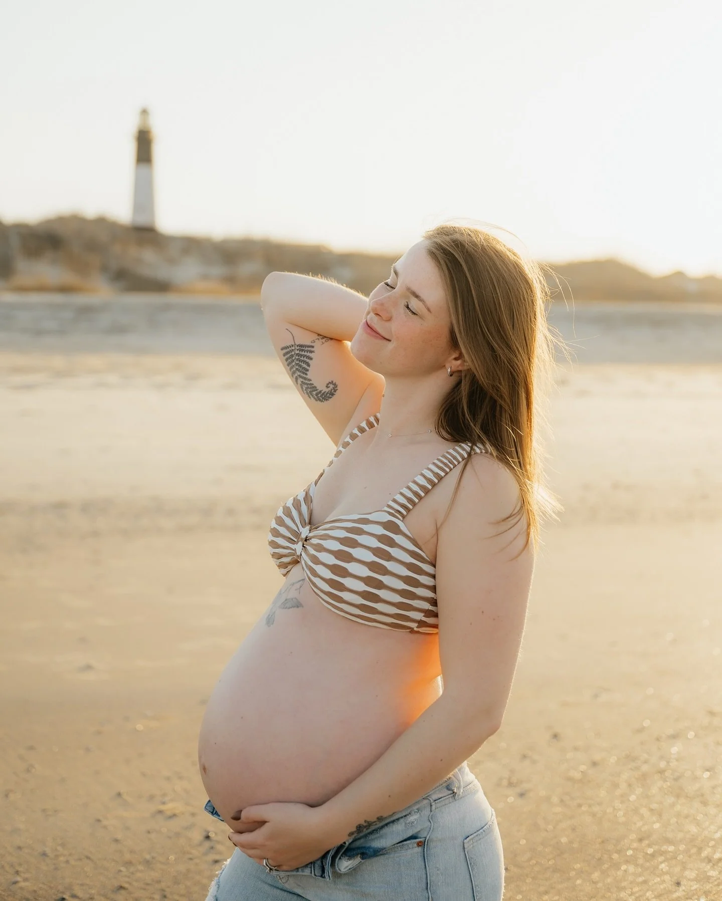 Nothing beats golden hour with a growing belly and a glowing momma to be 🌞