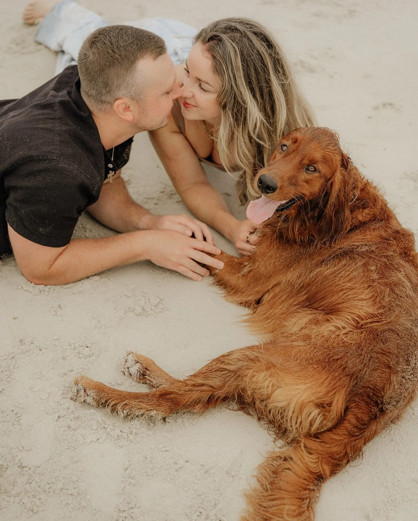 Jameson was definitely the star of this beach session 🌊

Dogs really do make everything better! This session was such a fun one to capture. Watching the sweet bond between him and his humans was the best. So many great memories made on beautiful Hil
