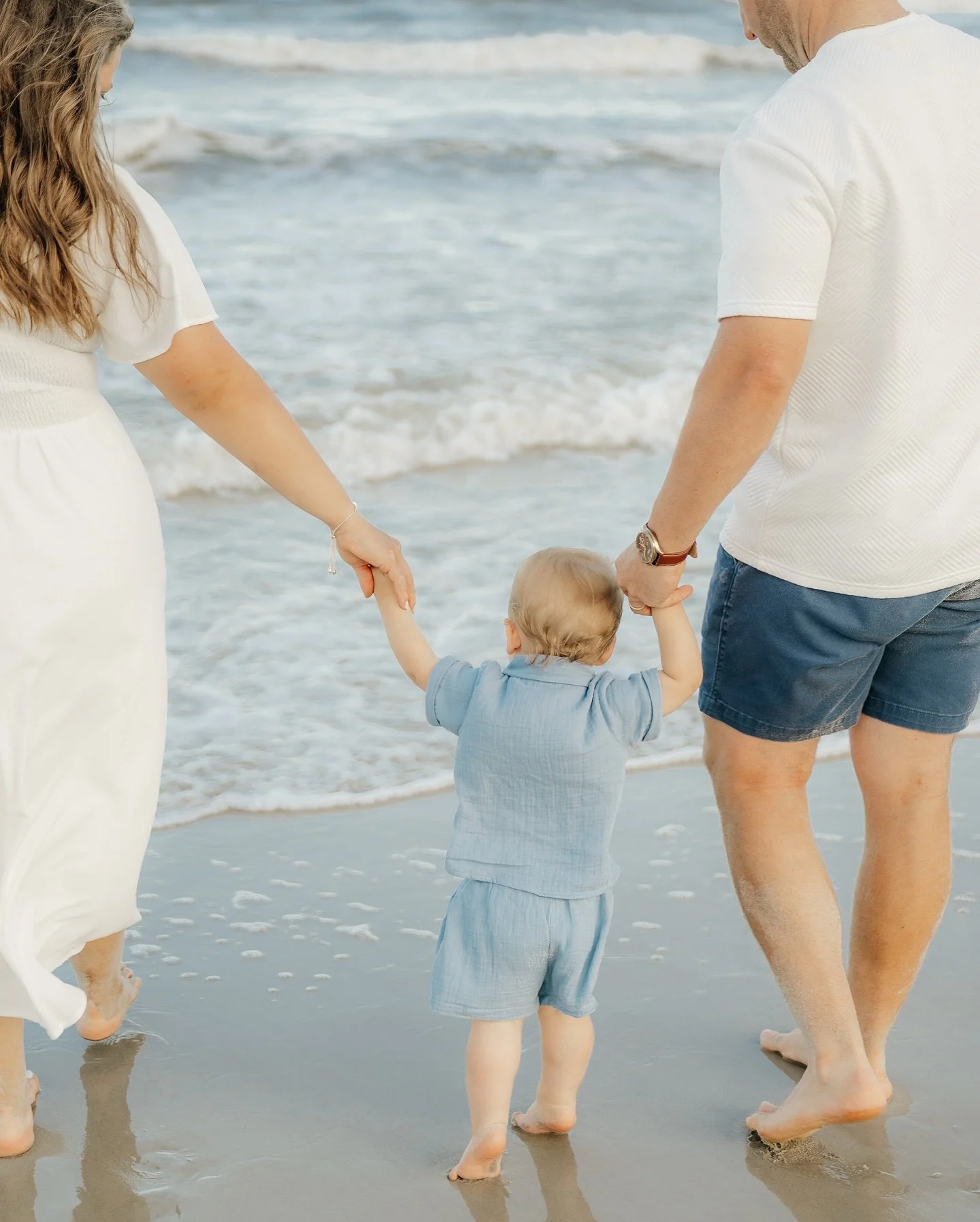 Toes in the sand and chasing waves like it&rsquo;s his job! This little guy made a break for the ocean every chance he got and we couldn&rsquo;t stop smiling! Had the best time capturing this sweet fam at the beach!🌊