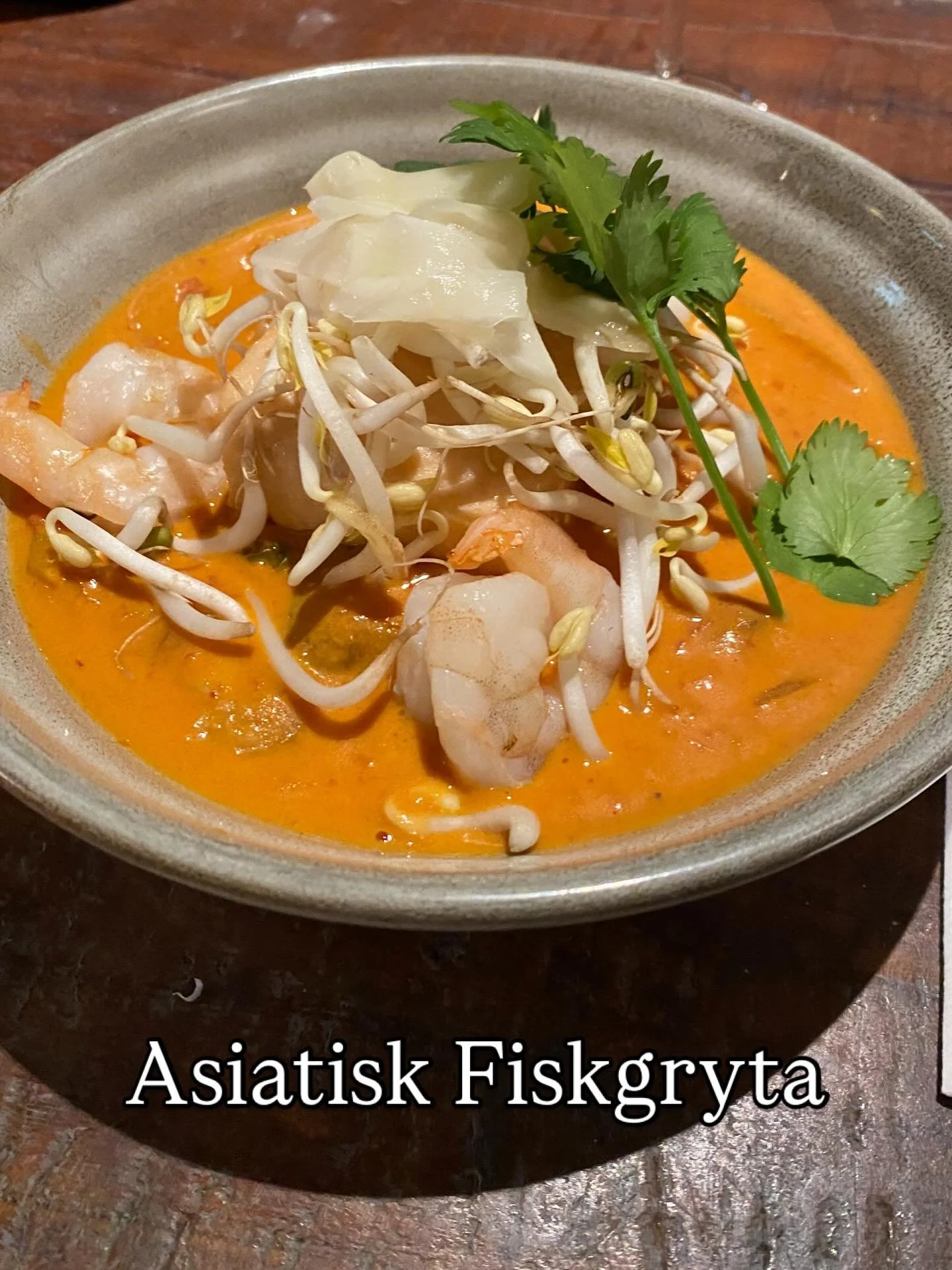 K&auml;ra g&auml;ster, nu har vi n&aring;gra goda nyheter p&aring; menyn att avnjuta!
&bull; Asiatisk fiskgryta med lax, vannameir&auml;kor, kokosmj&ouml;lk, tomat &amp; r&ouml;dcurry.
&bull; Fiskgrat&auml;ng med duchesse &amp; hummers&aring;s. - 
&b