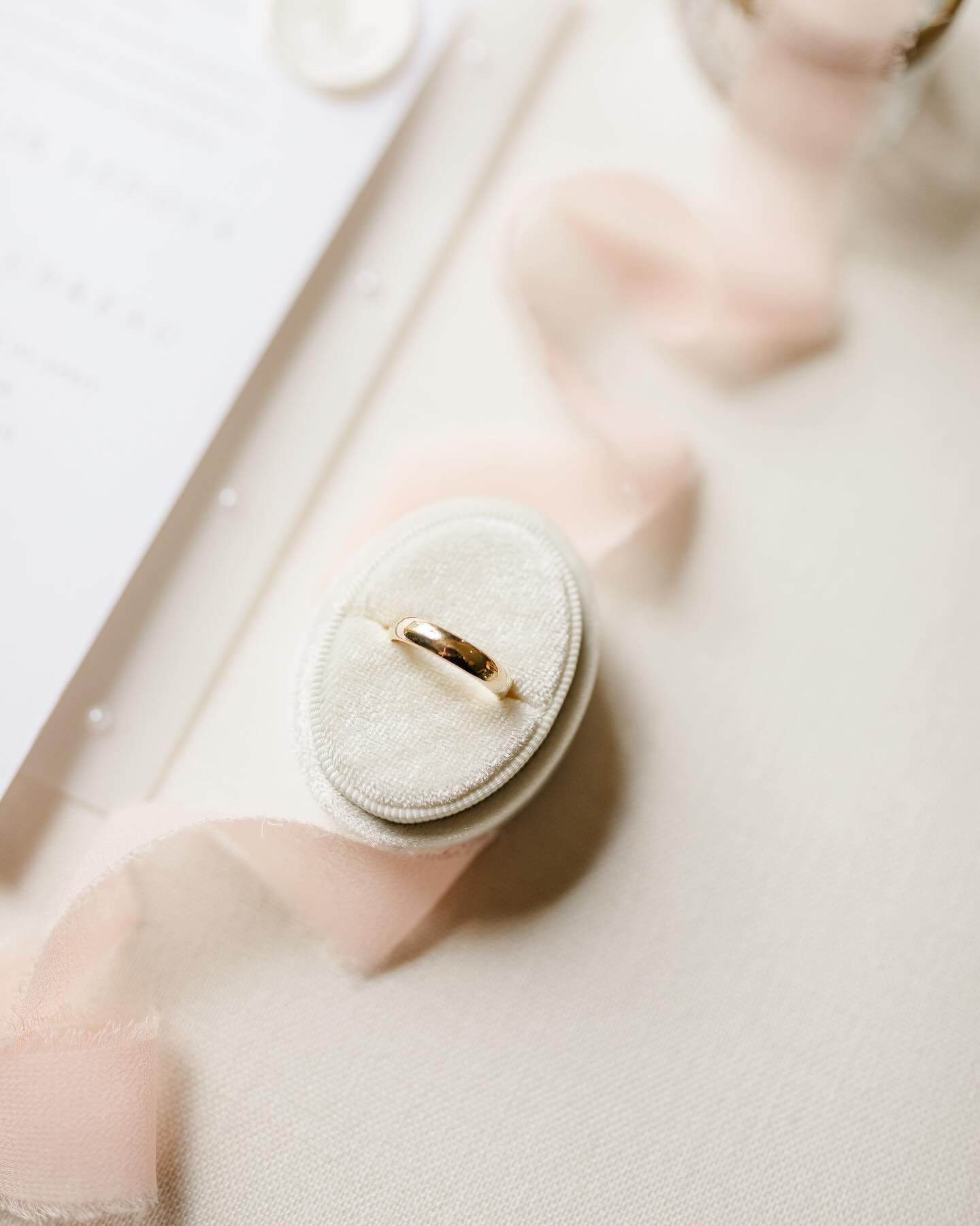 Some of the loveliest details I&rsquo;ve ever captured 🩷 Alexis &amp; Eric&rsquo;s wedding was so elegant and sweet and I can&rsquo;t wait to share more from this lovely day ✨ 

&bull;
&bull;
&bull;

#louisianaphotographer #louisianaweddingphotograp