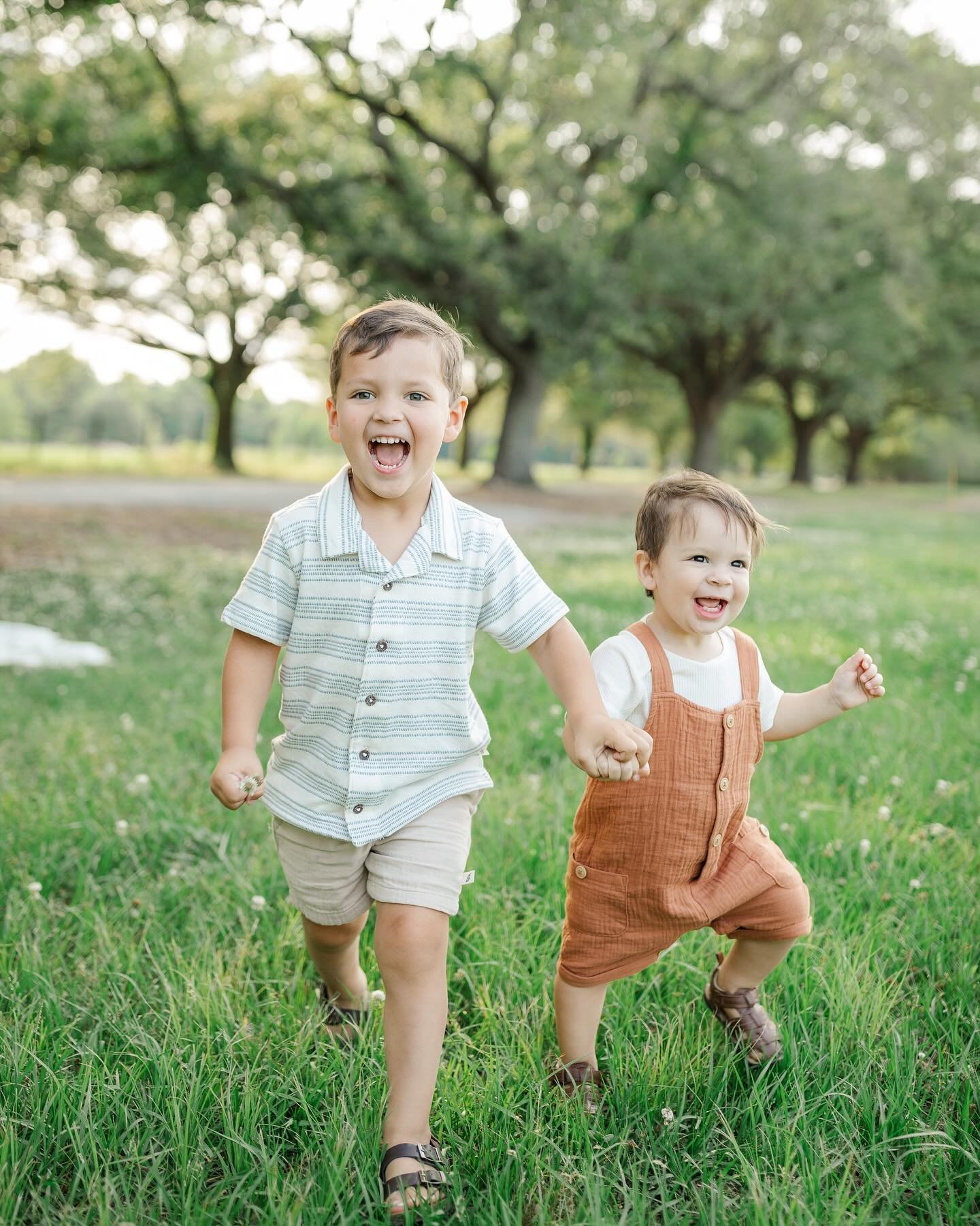 The two cutest little brothers- full of giggles &amp; adventure 🩵

&bull;
&bull;

#louisianaphotographer #neworleansphotographer #familysession #louisianafamilyphotographer