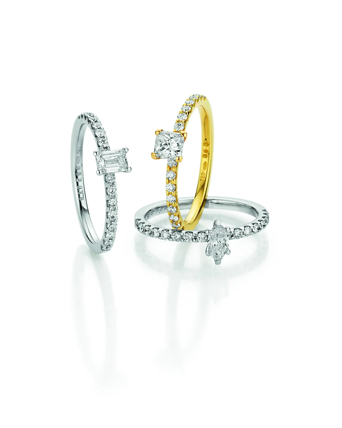 Verlobungsringe aus recyceltem Gold mit Brillanten Besatz auf der Ringschiene und fancy cut Diamanten