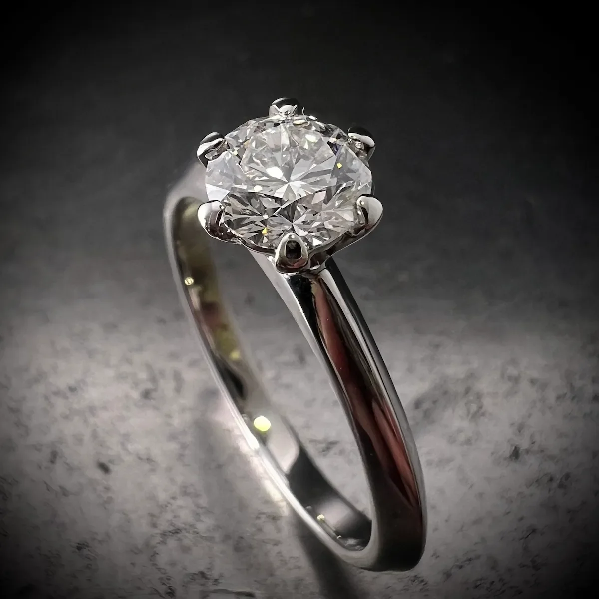 Verlobungsring 6er Krappe aus 950 Platin mit einen Diamanten 