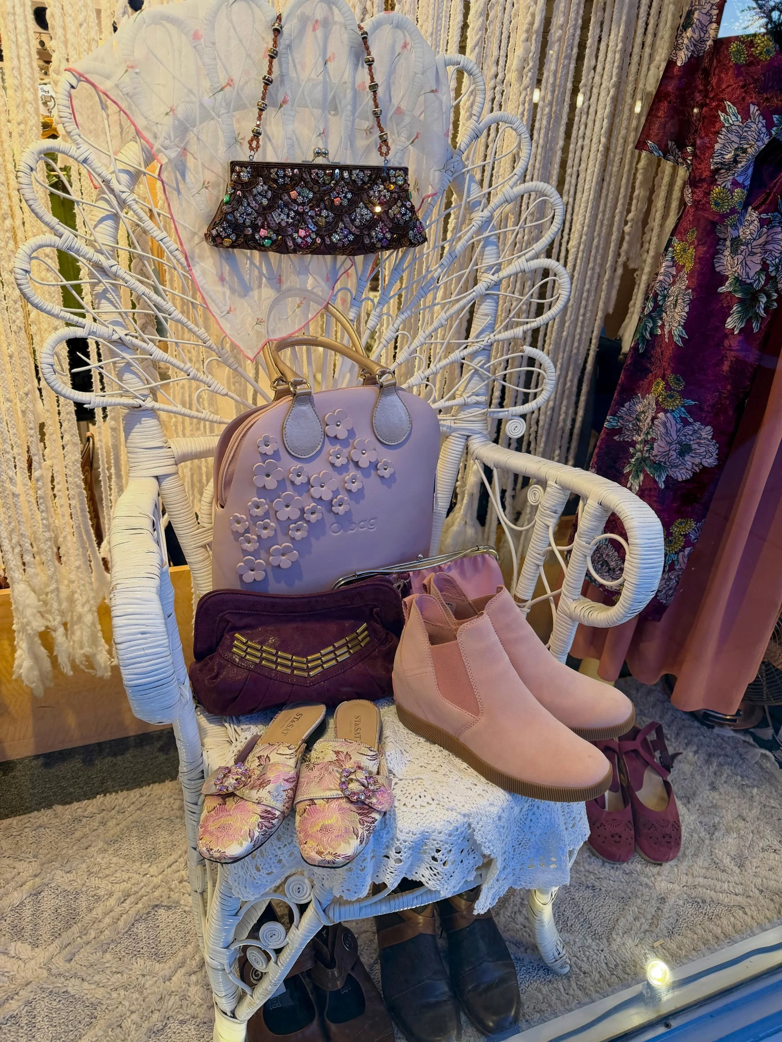 hey roses!🌹 check out our pretty in pink window display!🌸🩷 DM for more details!!#smallbusinesssupportingsmallbusiness#shopsmall