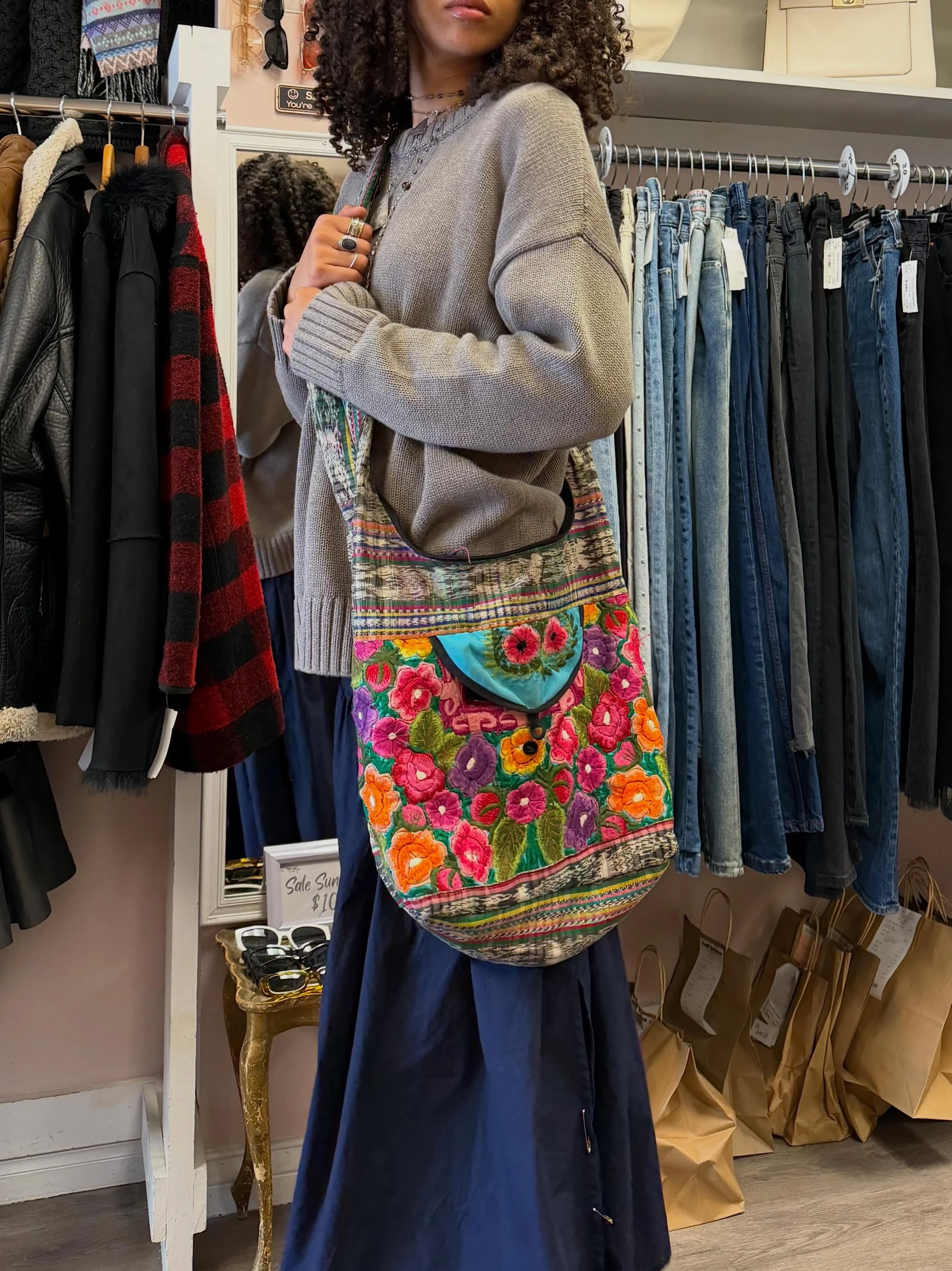 check out some cool tote bags!😍🌹 unbranded embroidered floral crossbody tote bag $24.00  unbranded patterned crossbody tote bag $29.00 #shopvintage #shopsmall#shop