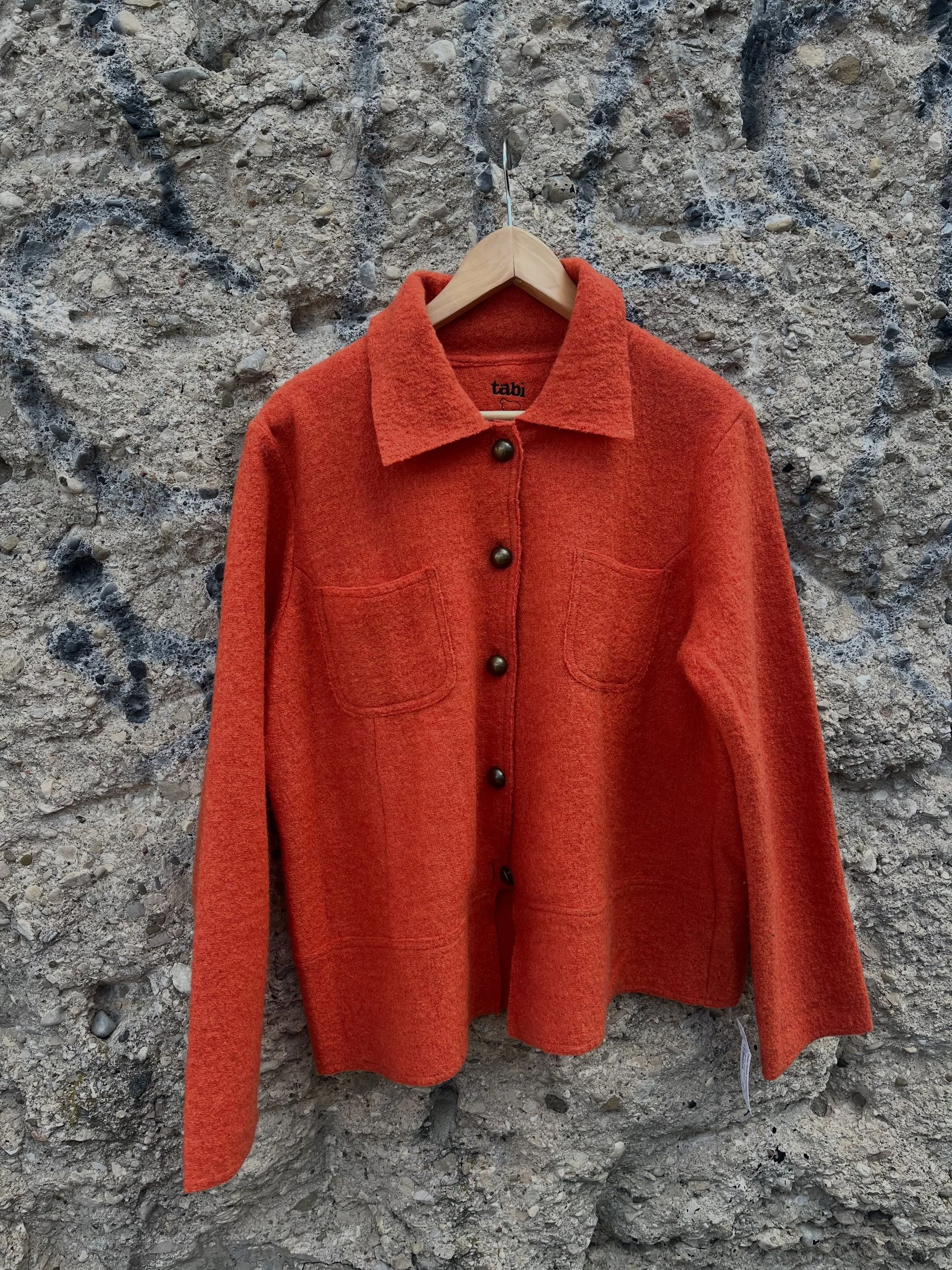 It&rsquo;s officially a fall post 🍂 Shop our knit wear from 10-6pm today!! 

Tabi wool button up size XL $51
Parkhurst crop knit sweater size medium $51
H&amp;M stripe wool sweater size sm $51
Hem &amp; Thread wool T-shirt knit sweater size lg $54