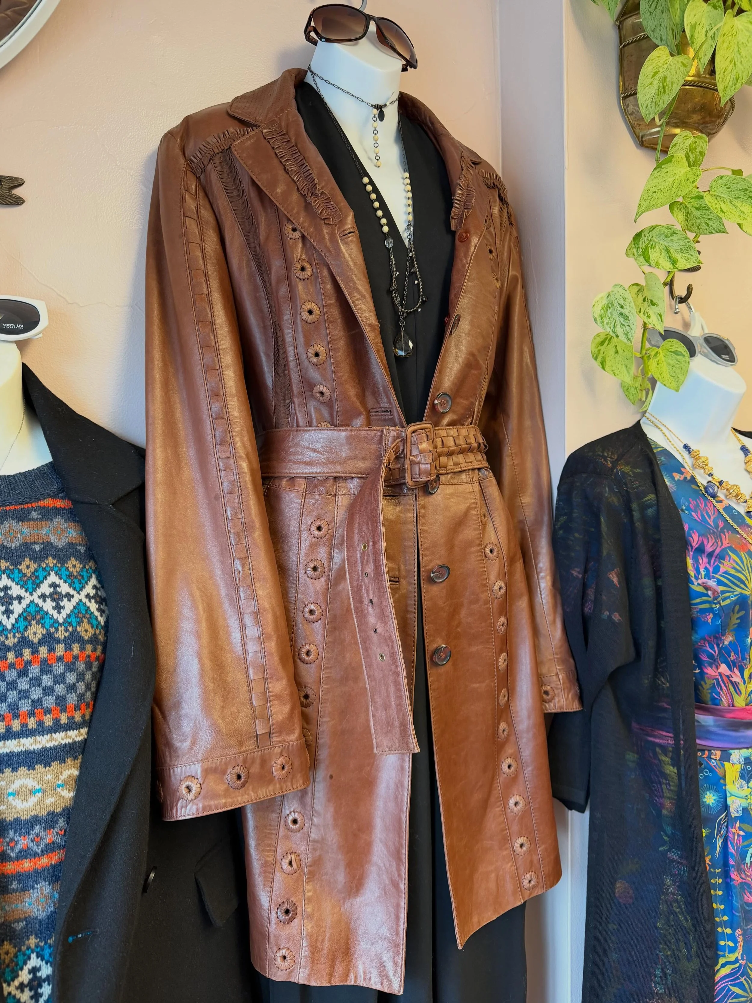 hey roses🌹 check out this amazing danier leather jacket😍 $160.00 SHOP NOW!! #secondhand