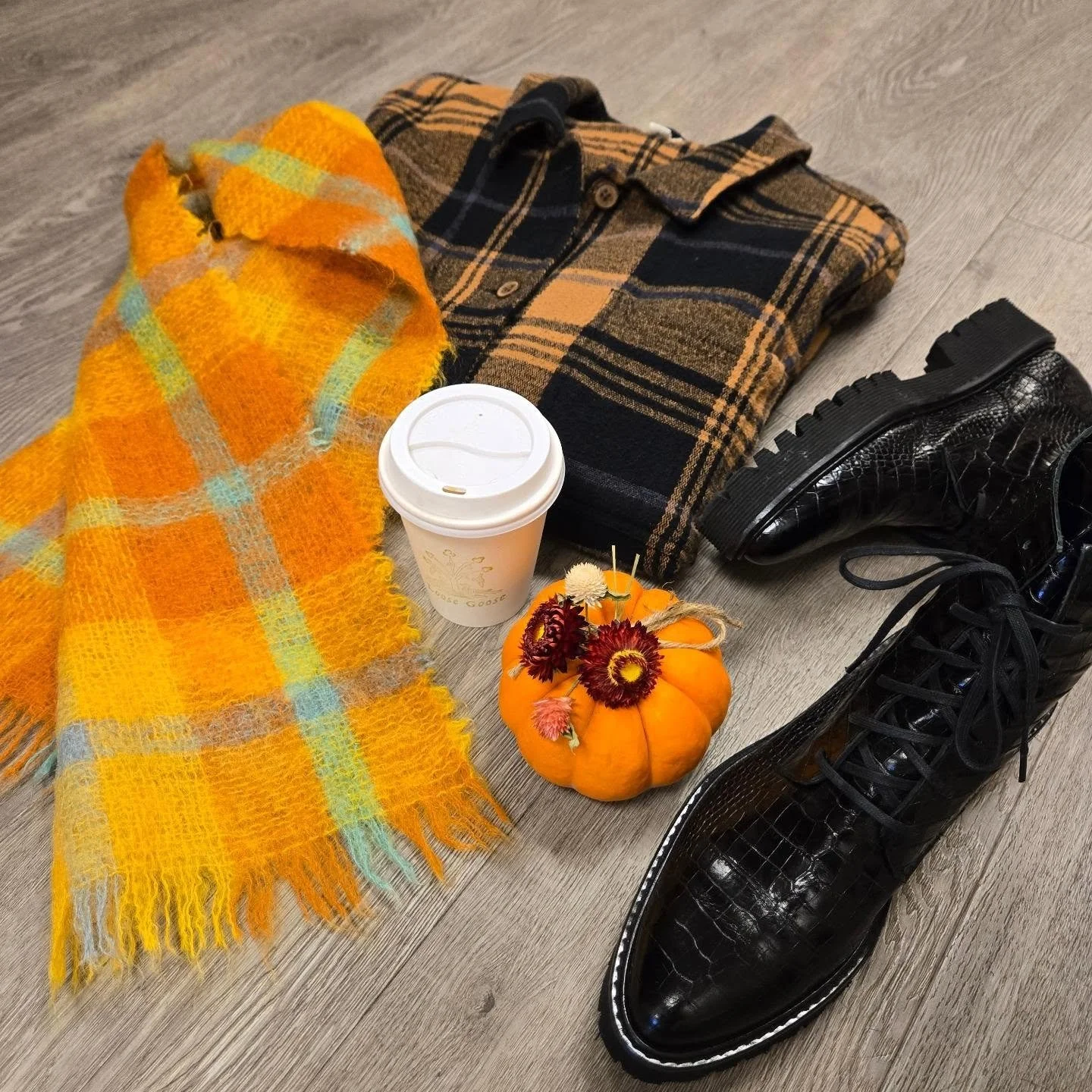 Fall Y'all 🍂
.
Mohair Scarf $39
Freda Salvador boots, Size 8.5, $240
Tentree Button up Shacket, Large, $51
.
Caffeine by @loose.goose.cafe 
Floral Pumpkin by @bluebirdflowerfarms 
.
#locallove #consignmentboutique #fallfits #bundleup