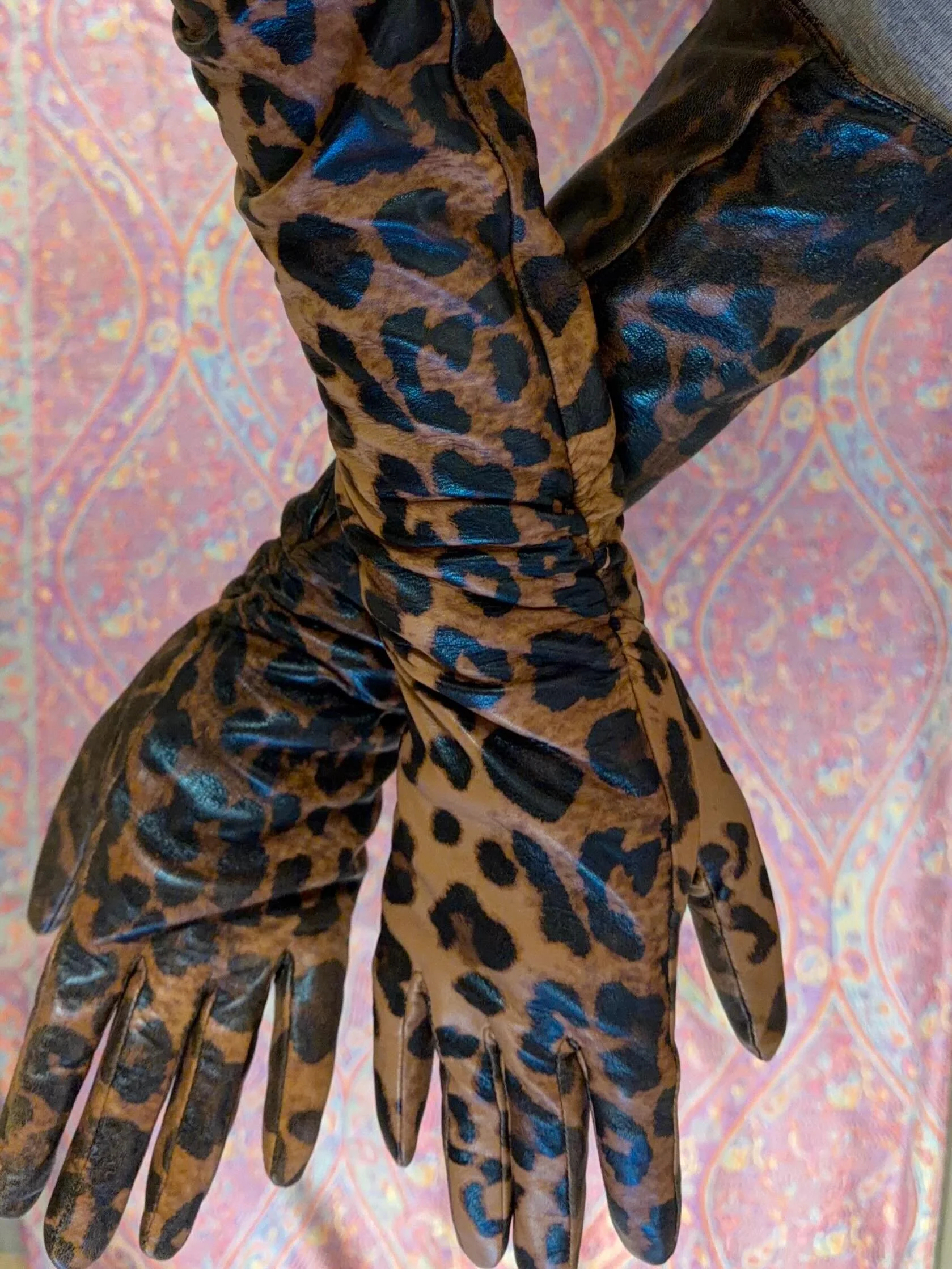 gorgeous vintage leather animal print gloves! 🐆😍 ($48.00) #shopsecondhand